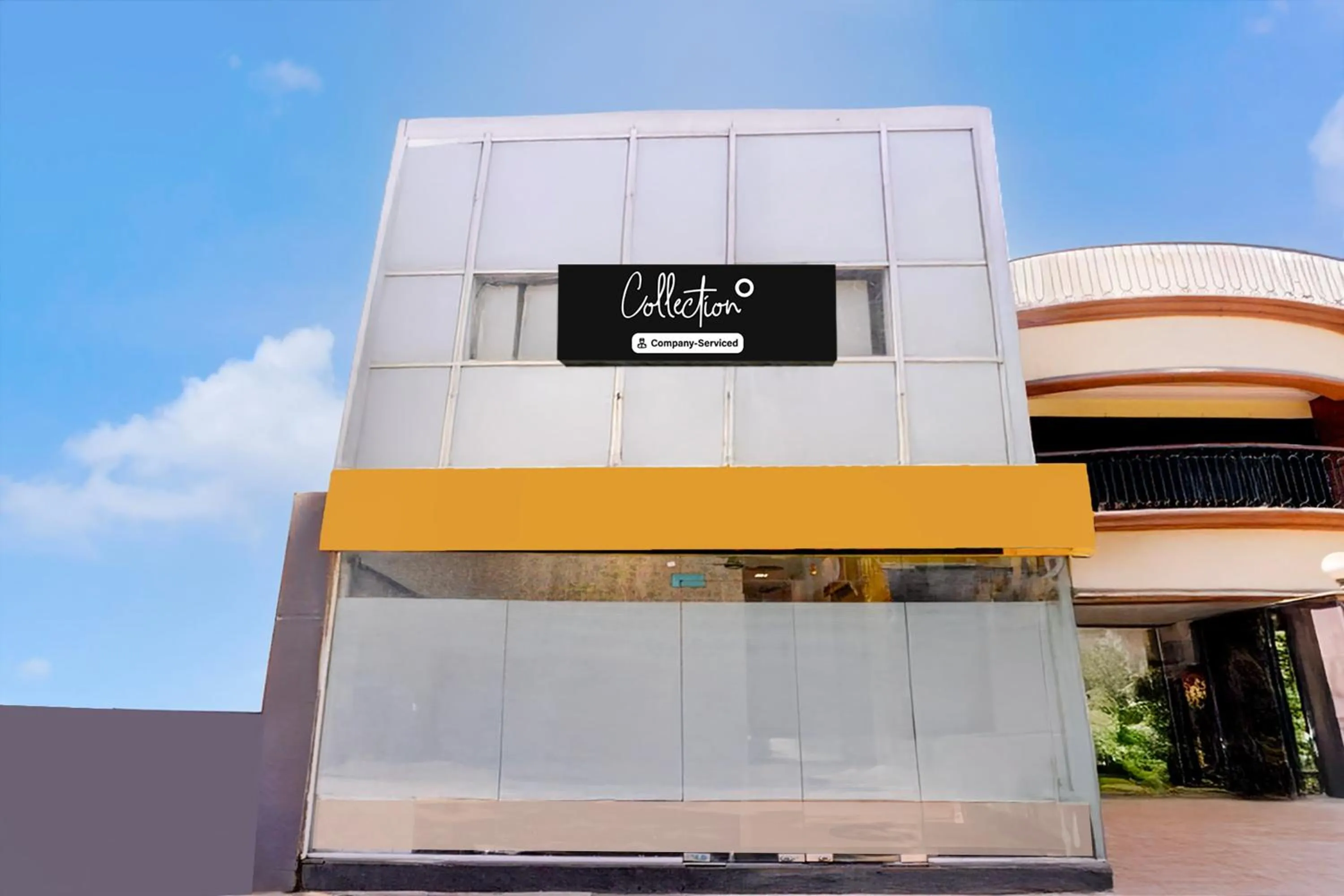 Facade/entrance in Collection O Andheri West Near KokilaBen Hospital