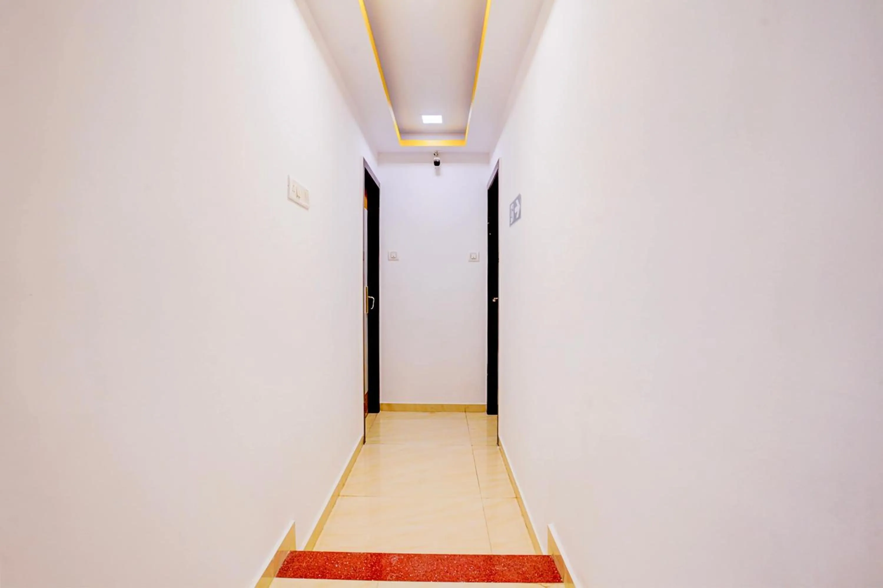 Lobby or reception in Collection O Andheri West Near KokilaBen Hospital