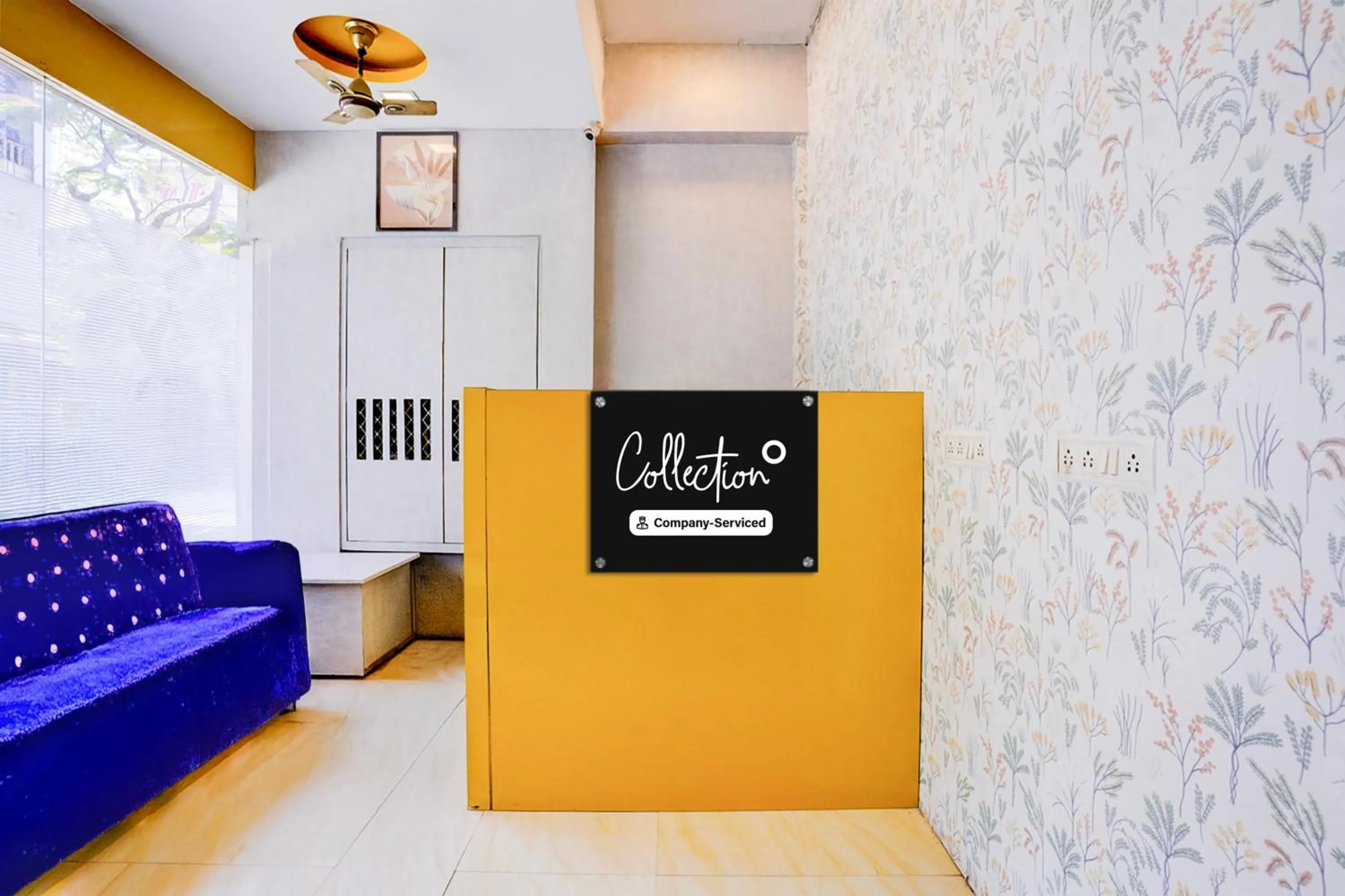 Lobby or reception in Collection O Andheri West Near KokilaBen Hospital