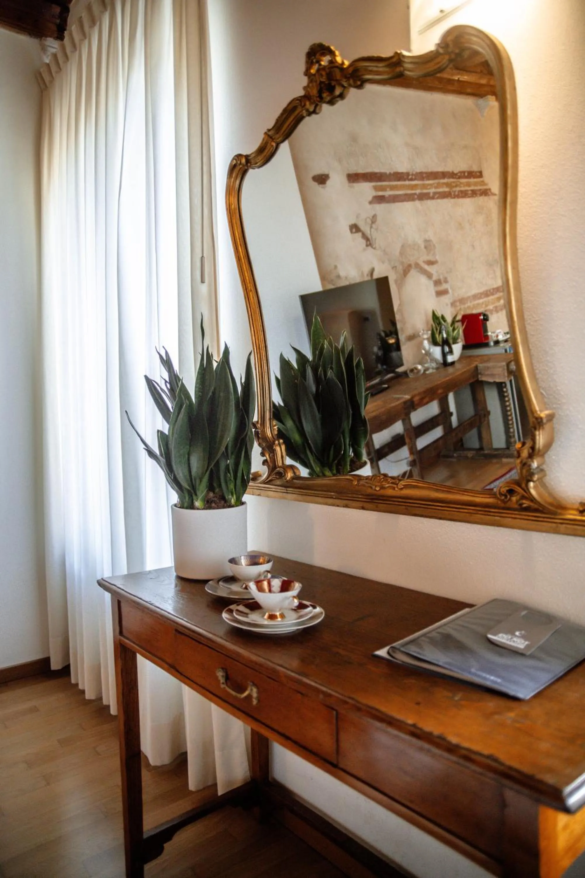 Decorative detail in Pietra di Verona Residenza