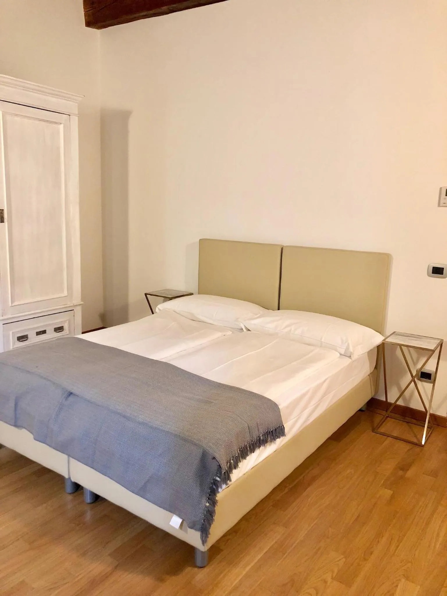 Bed in Pietra di Verona Residenza