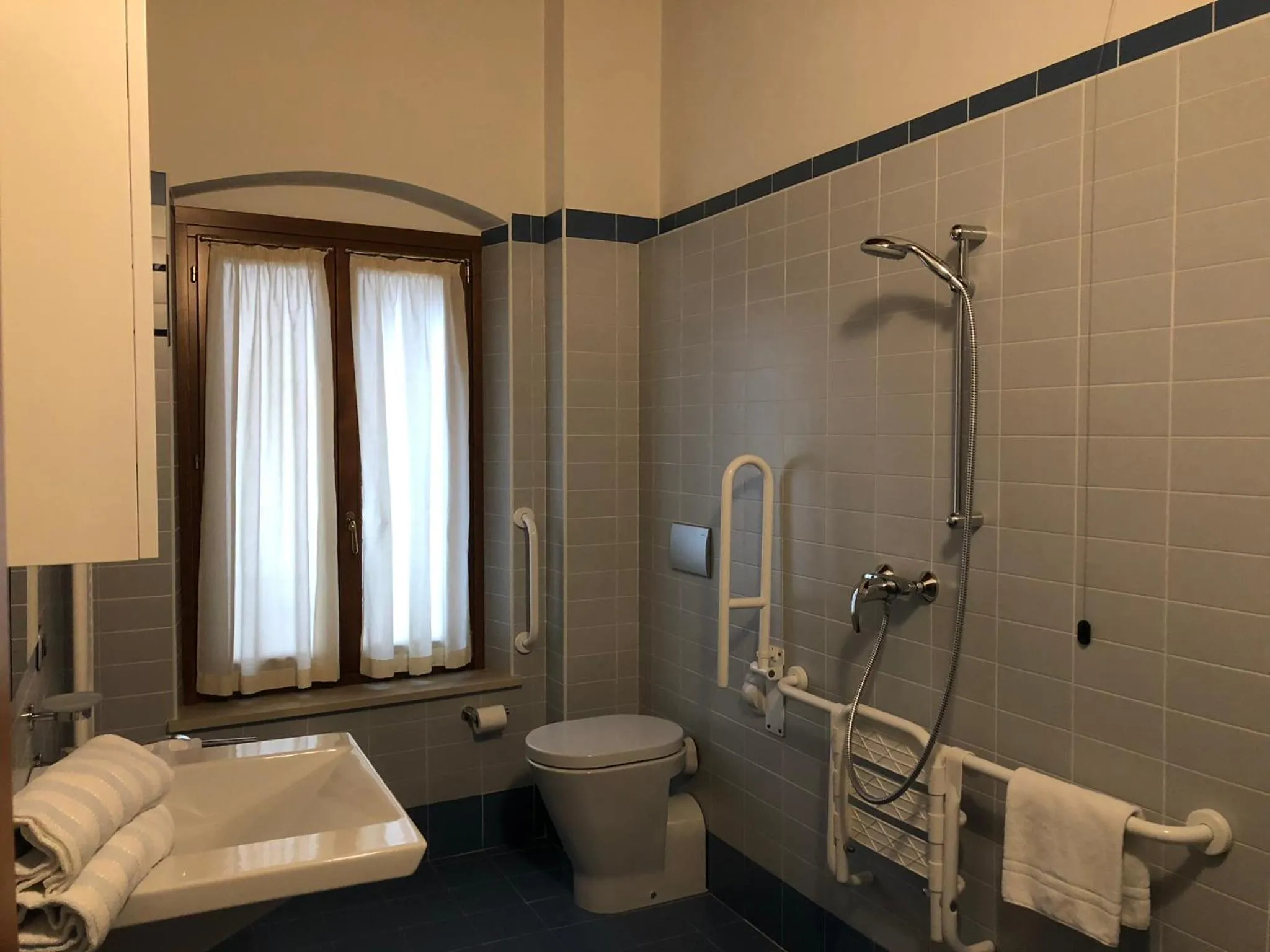 Shower, Bathroom in Pietra di Verona Residenza