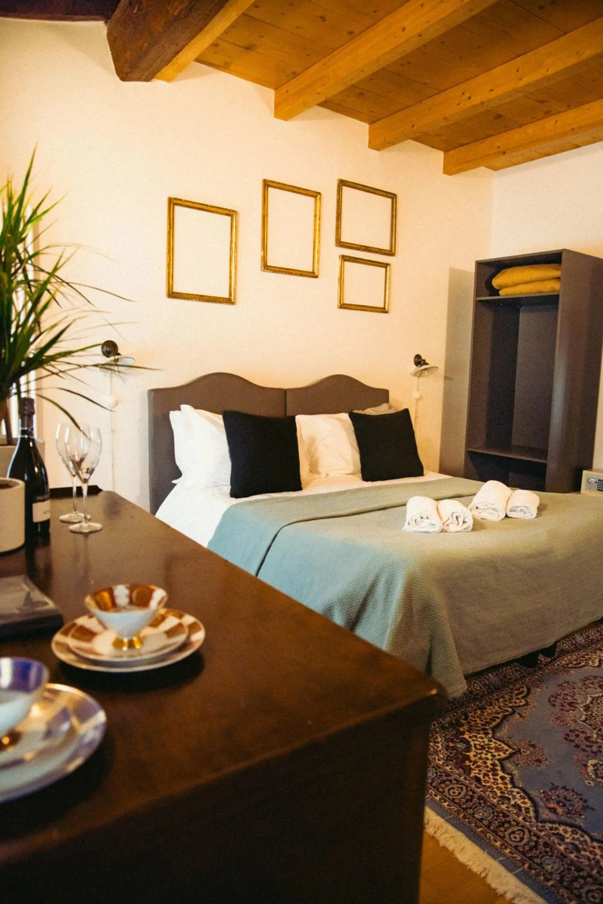 Bed in Pietra di Verona Residenza