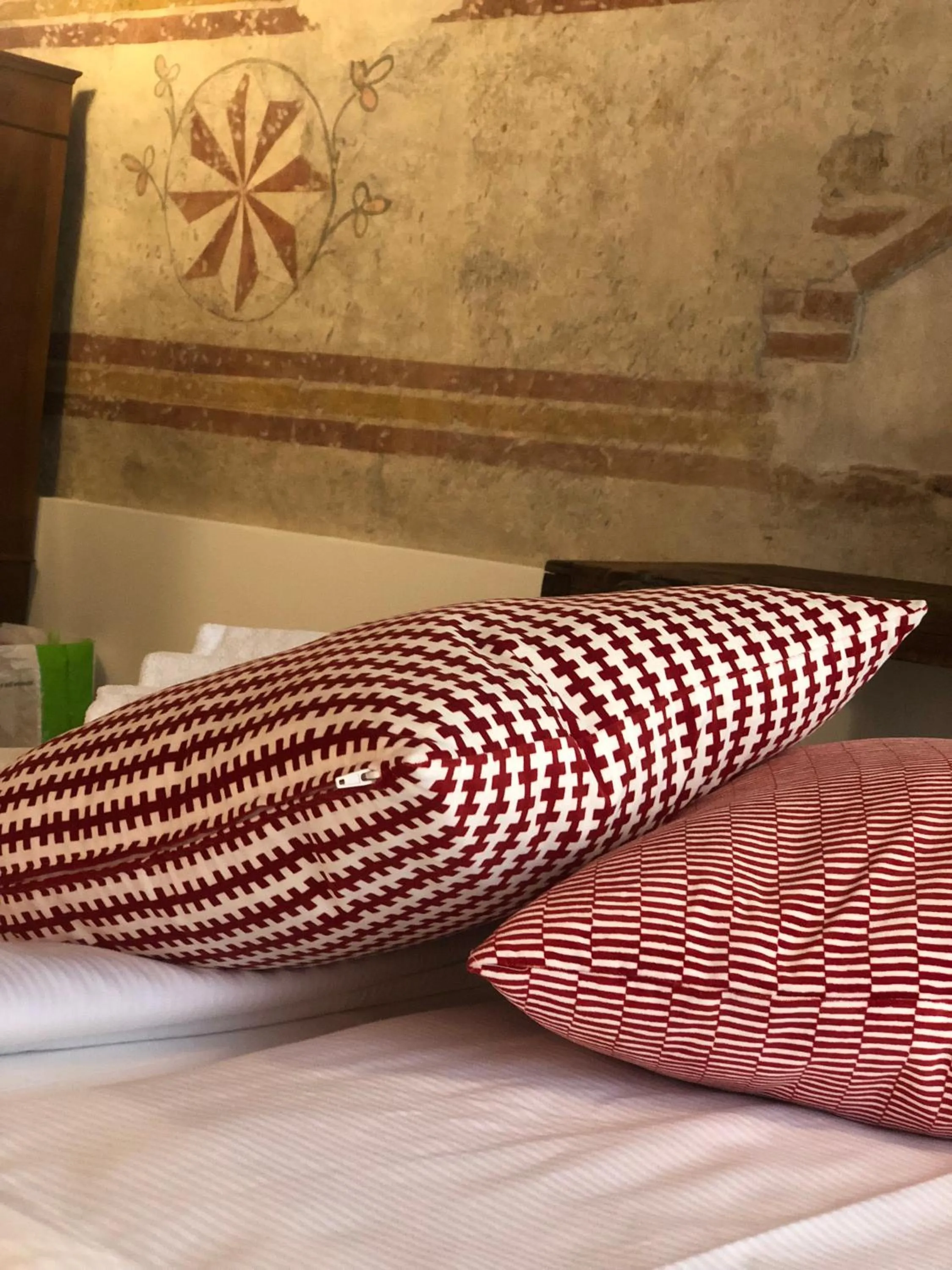 Decorative detail, Bed in Pietra di Verona Residenza