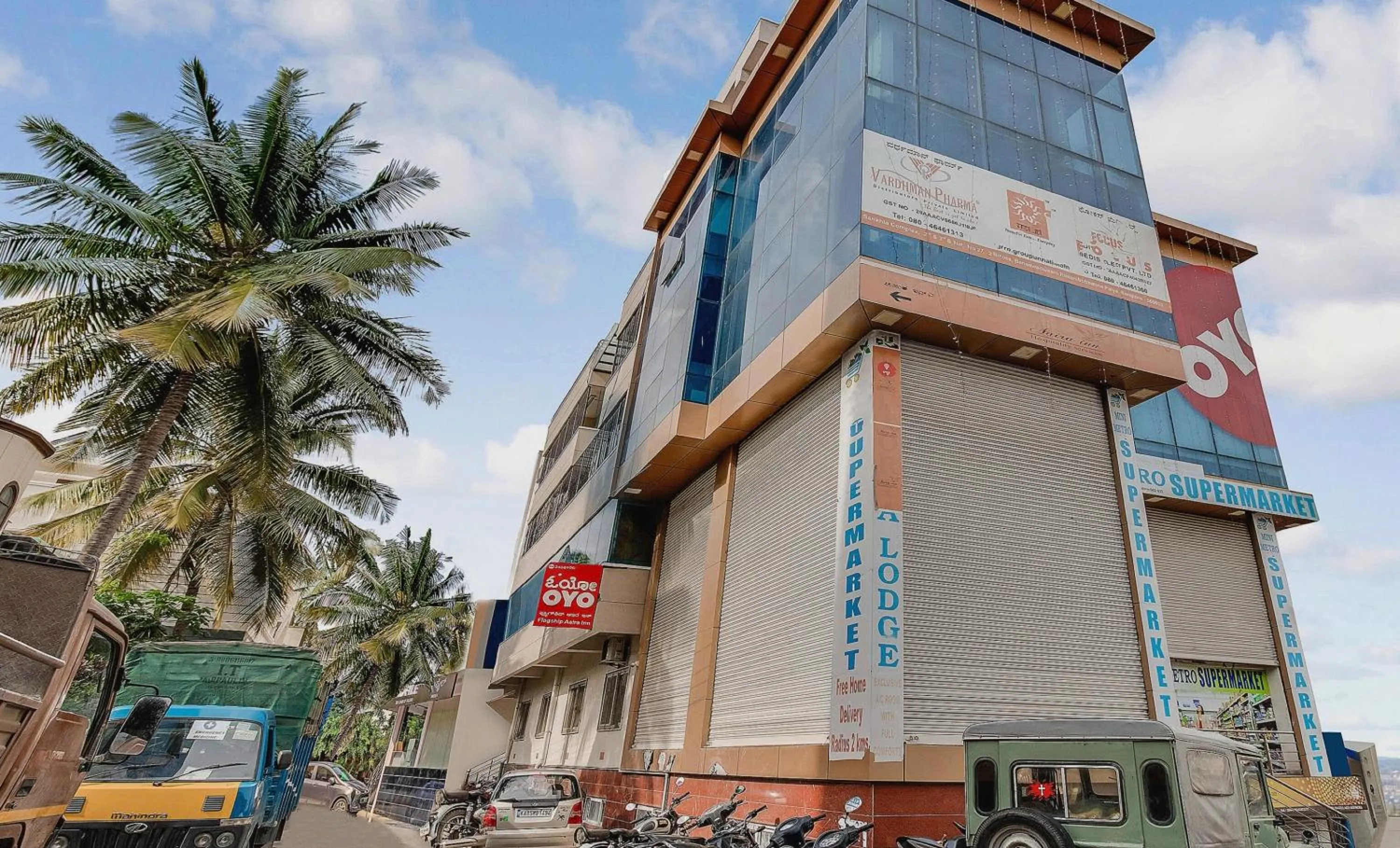 Facade/entrance in Hotel O Aaira Inn