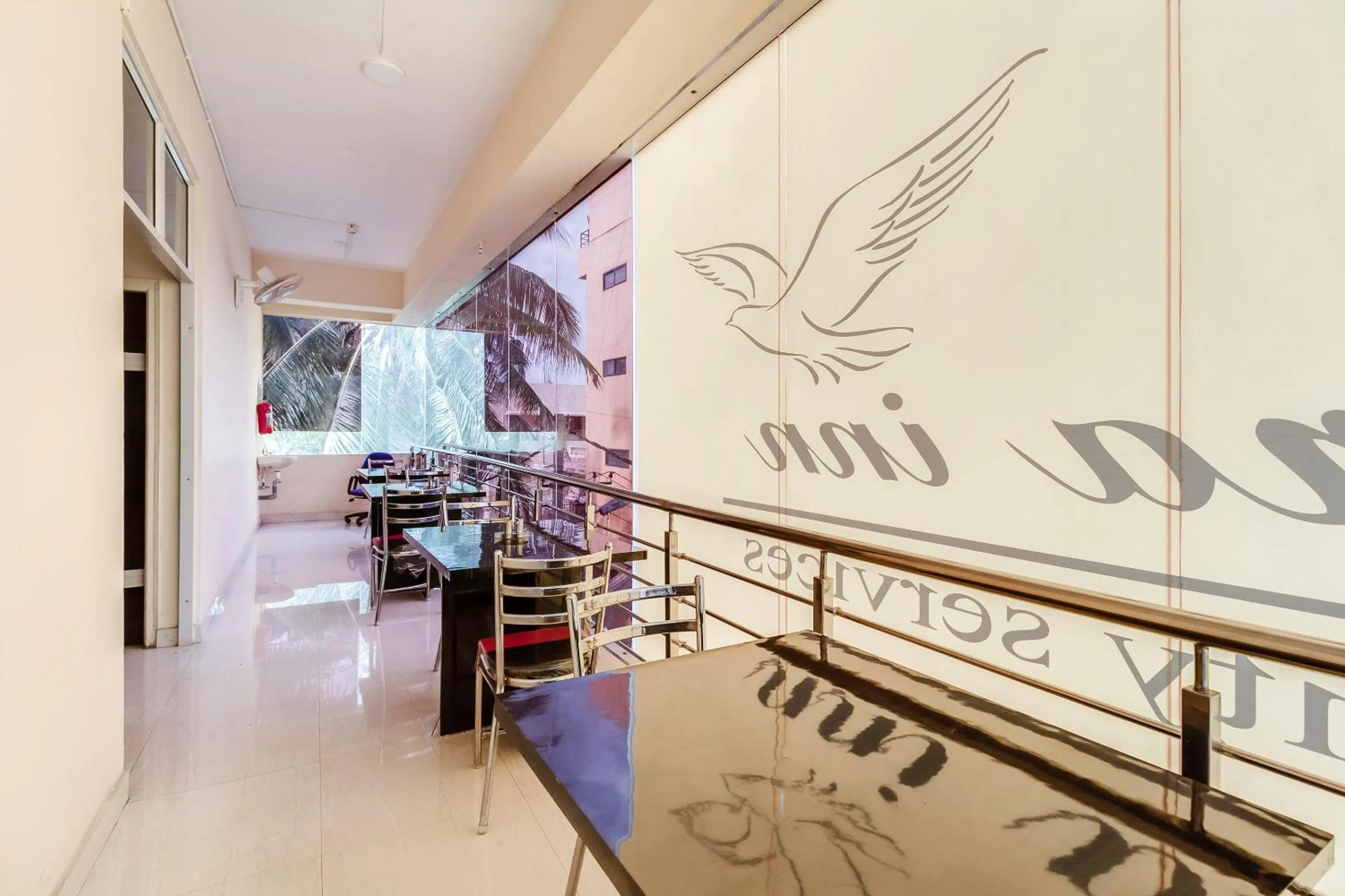 Restaurant/places to eat in Hotel O Aaira Inn