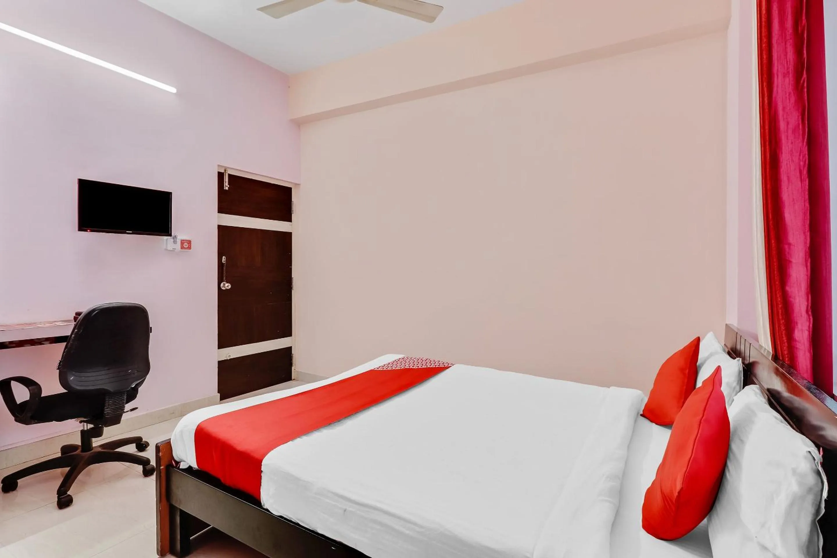 Bedroom, Bed in Hotel O Aaira Inn