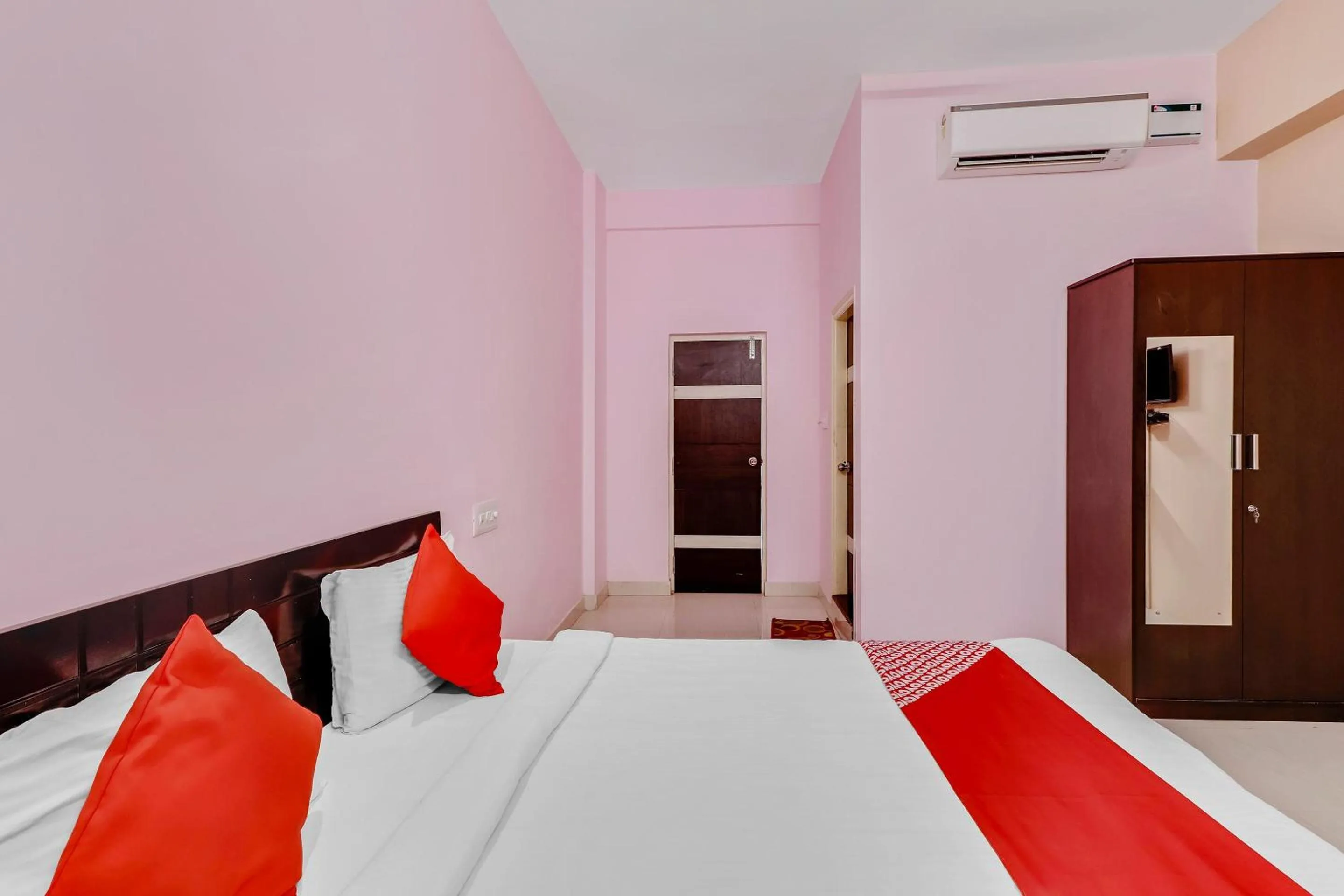 Bedroom, Bed in Hotel O Aaira Inn