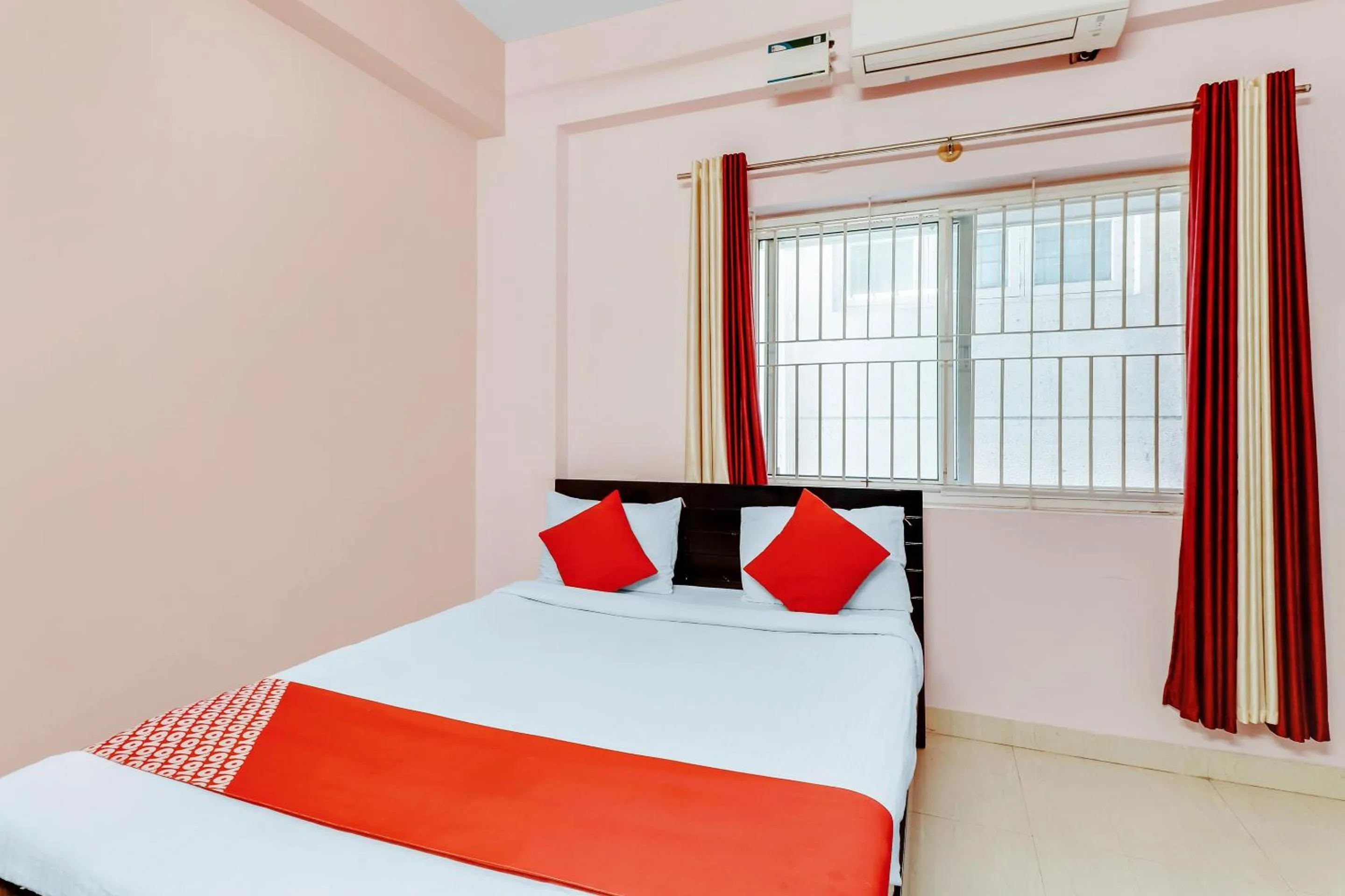 Bedroom, Bed in Hotel O Aaira Inn