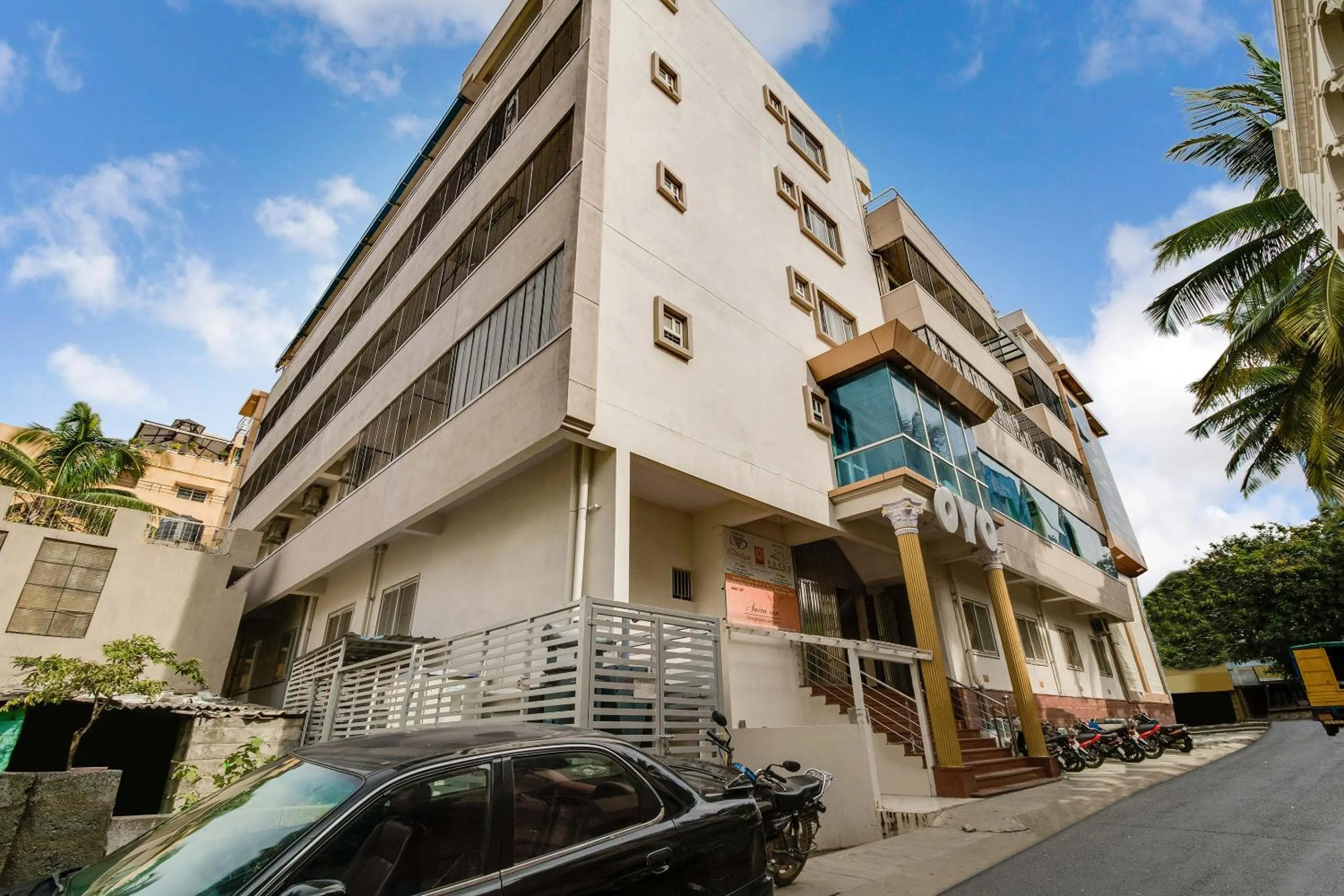 Facade/entrance in Hotel O Aaira Inn