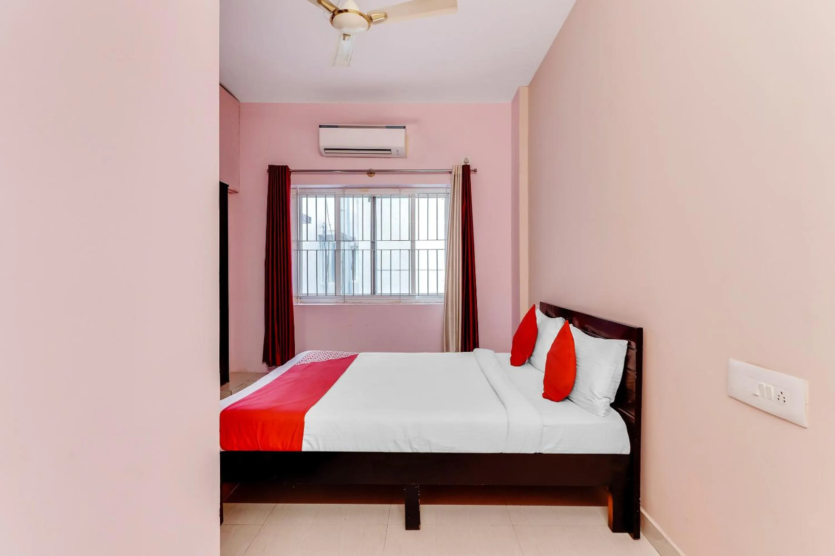 Bedroom, Bed in Hotel O Aaira Inn