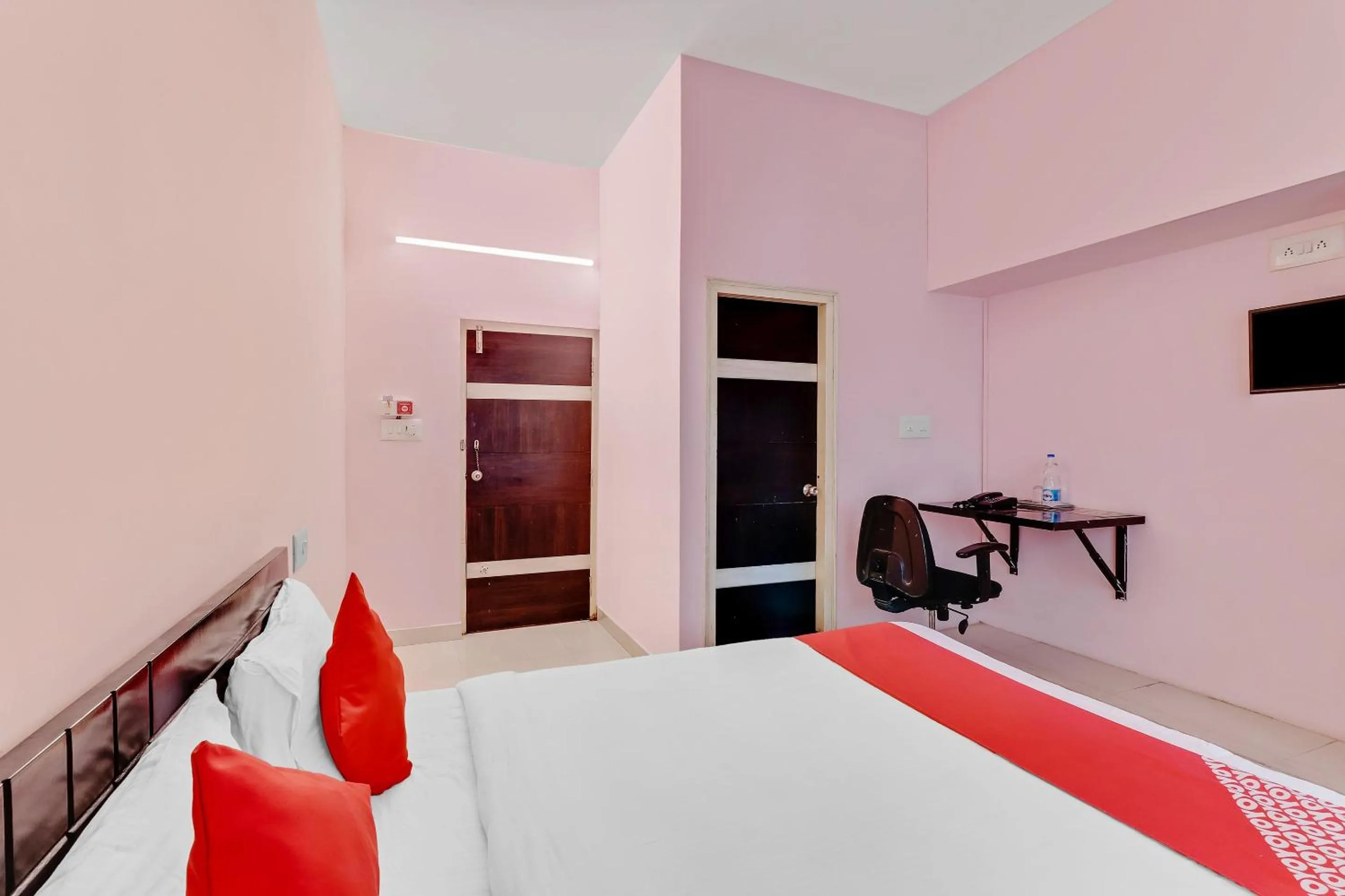 Bedroom, Bed in Hotel O Aaira Inn