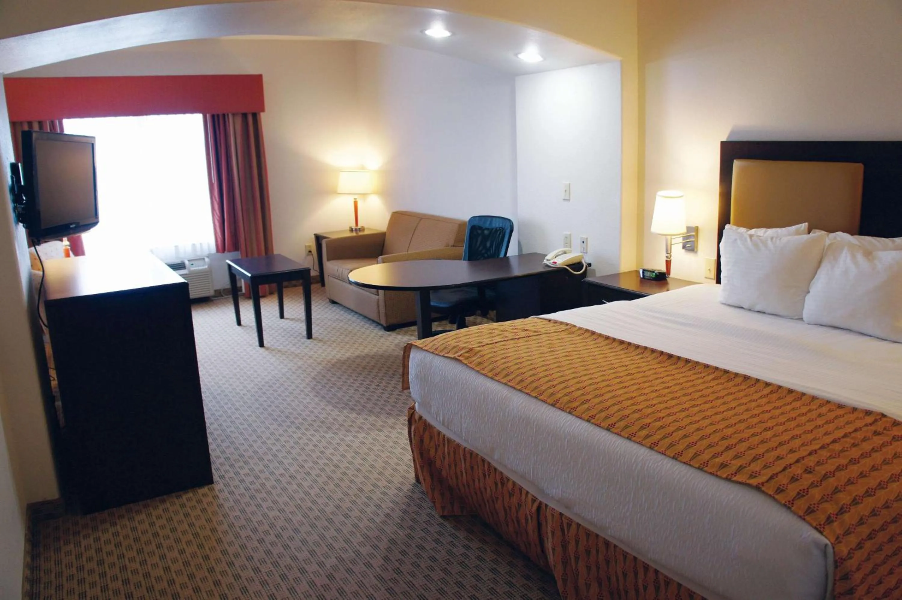 Photo of the whole room, Bed in La Quinta by Wyndham Orange