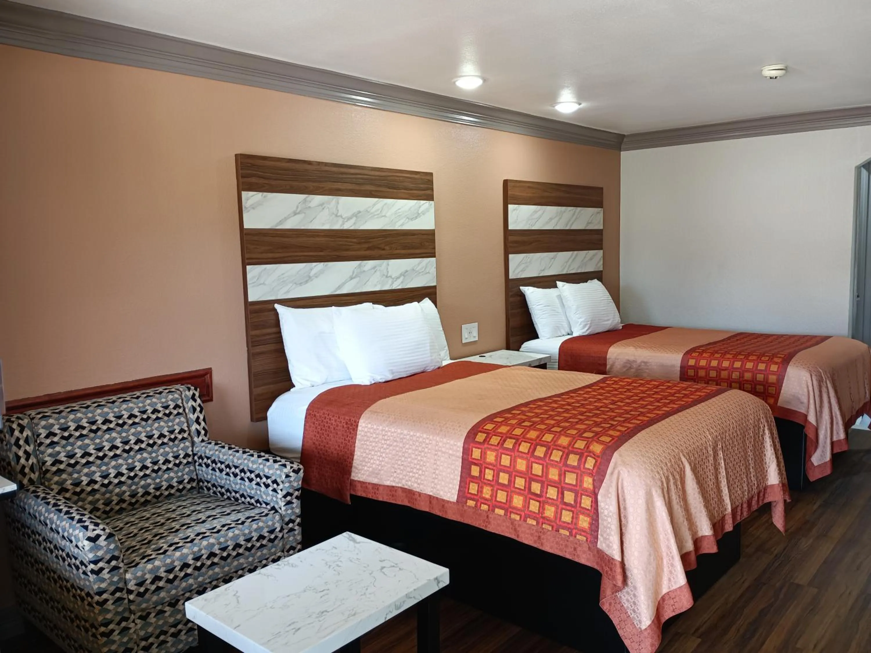 Bed in Americas Best Value Inn & Suites-Alvin/Houston