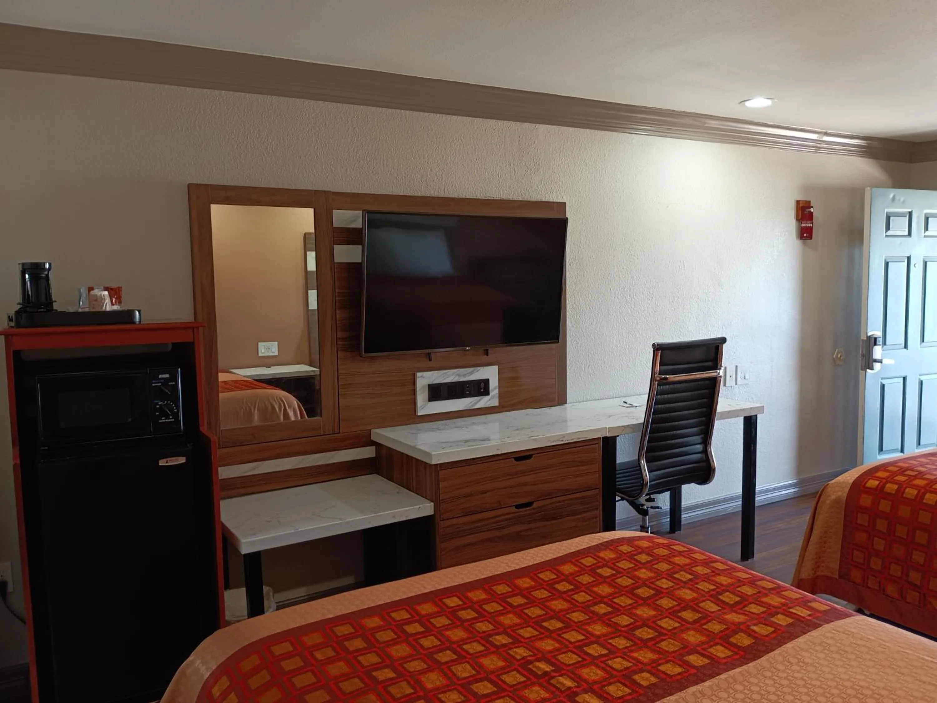 TV and multimedia, Bed in Americas Best Value Inn & Suites-Alvin/Houston