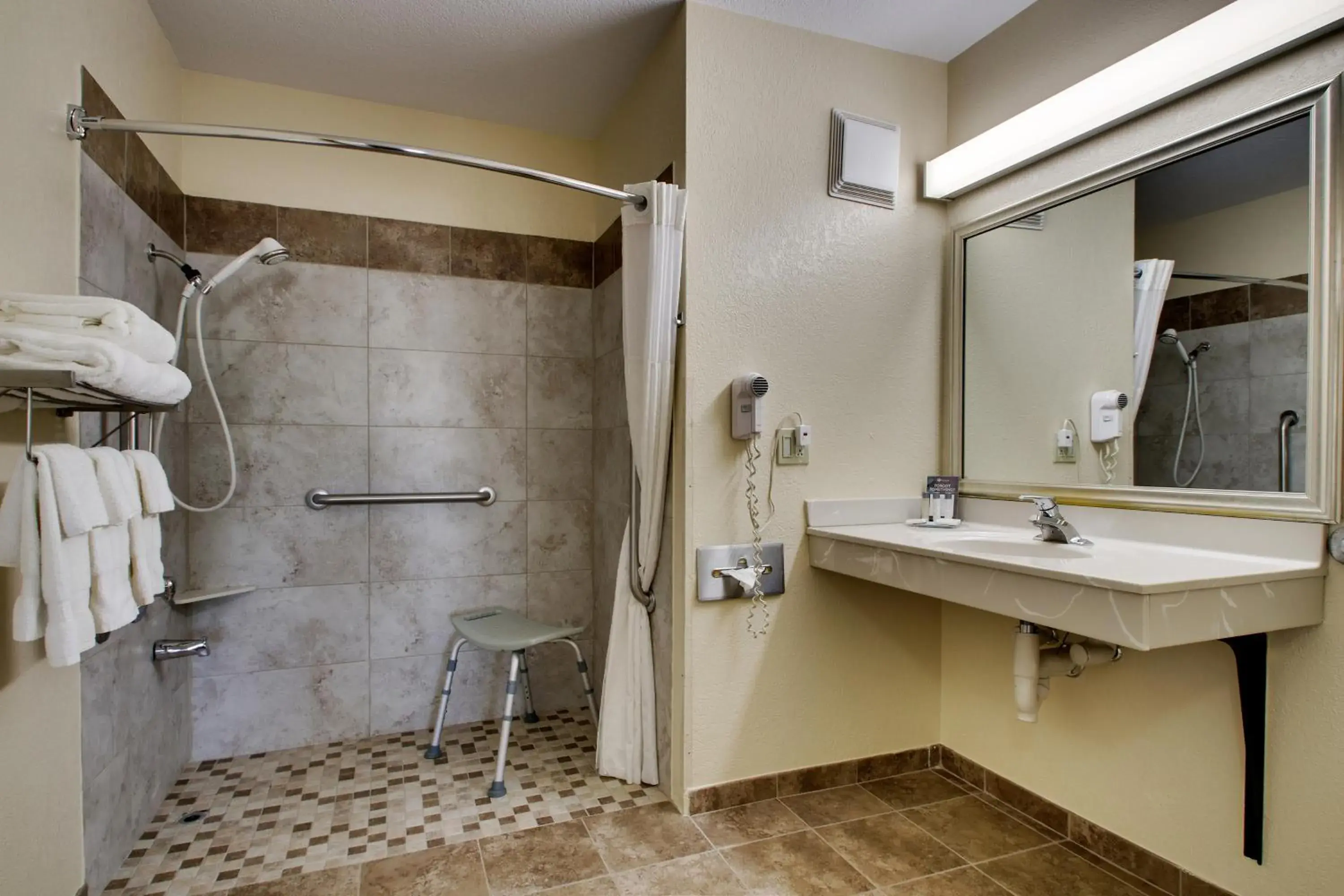 Single Room - Disability Access in EverSpring Inn & Suites Single Room - Disability Access in EverSpring Inn & Suites