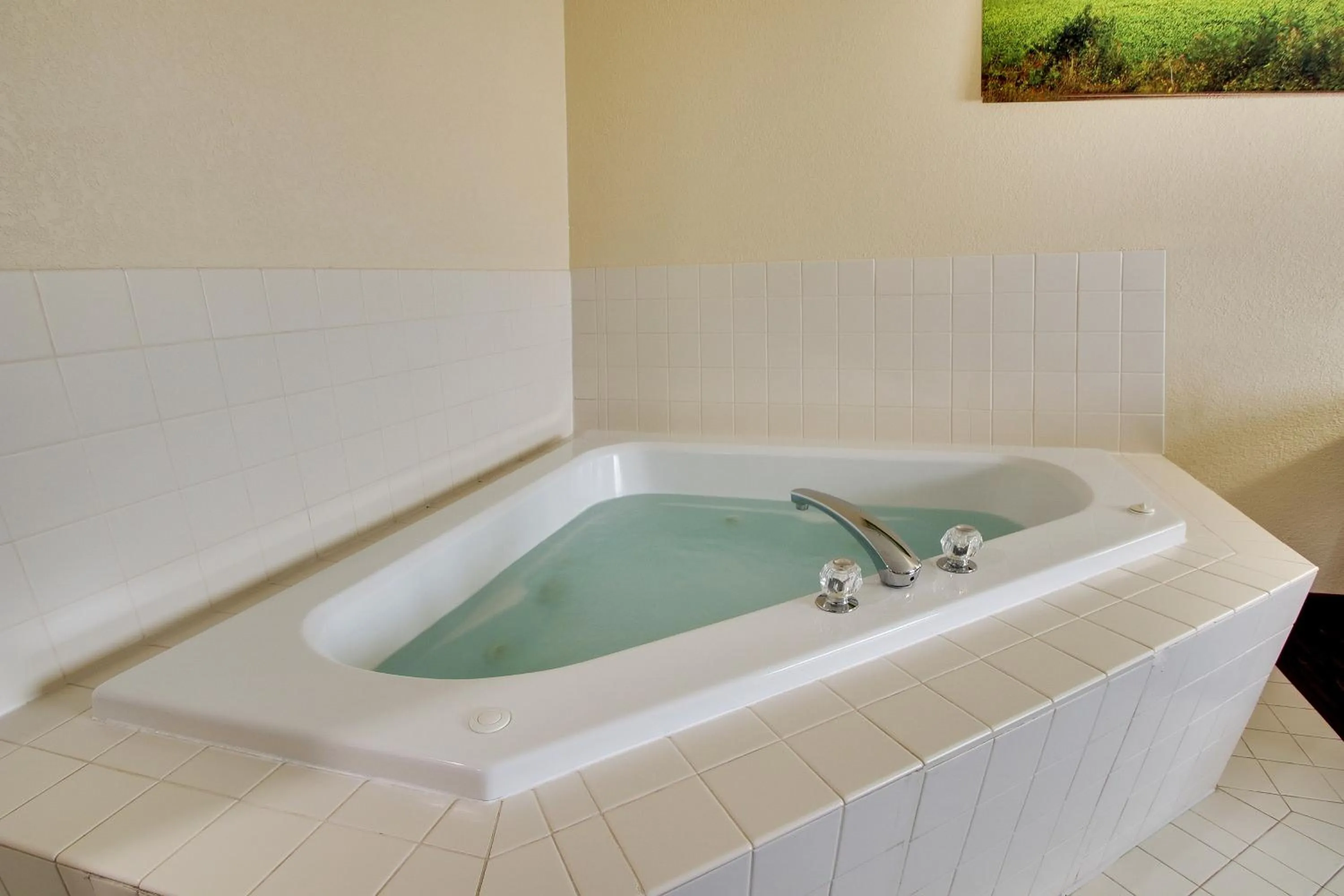 EverSpring Inn & Suites