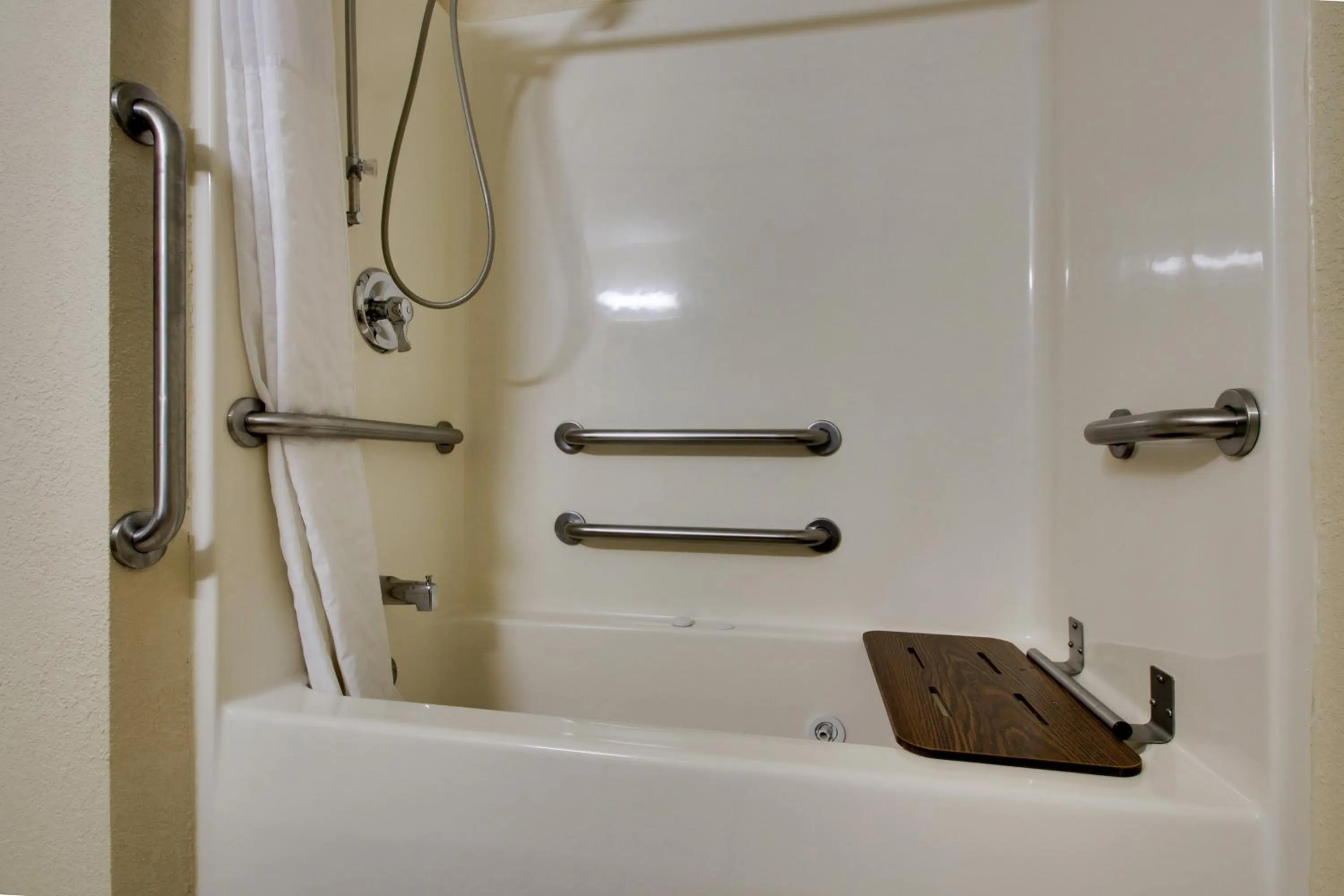 EverSpring Inn & Suites