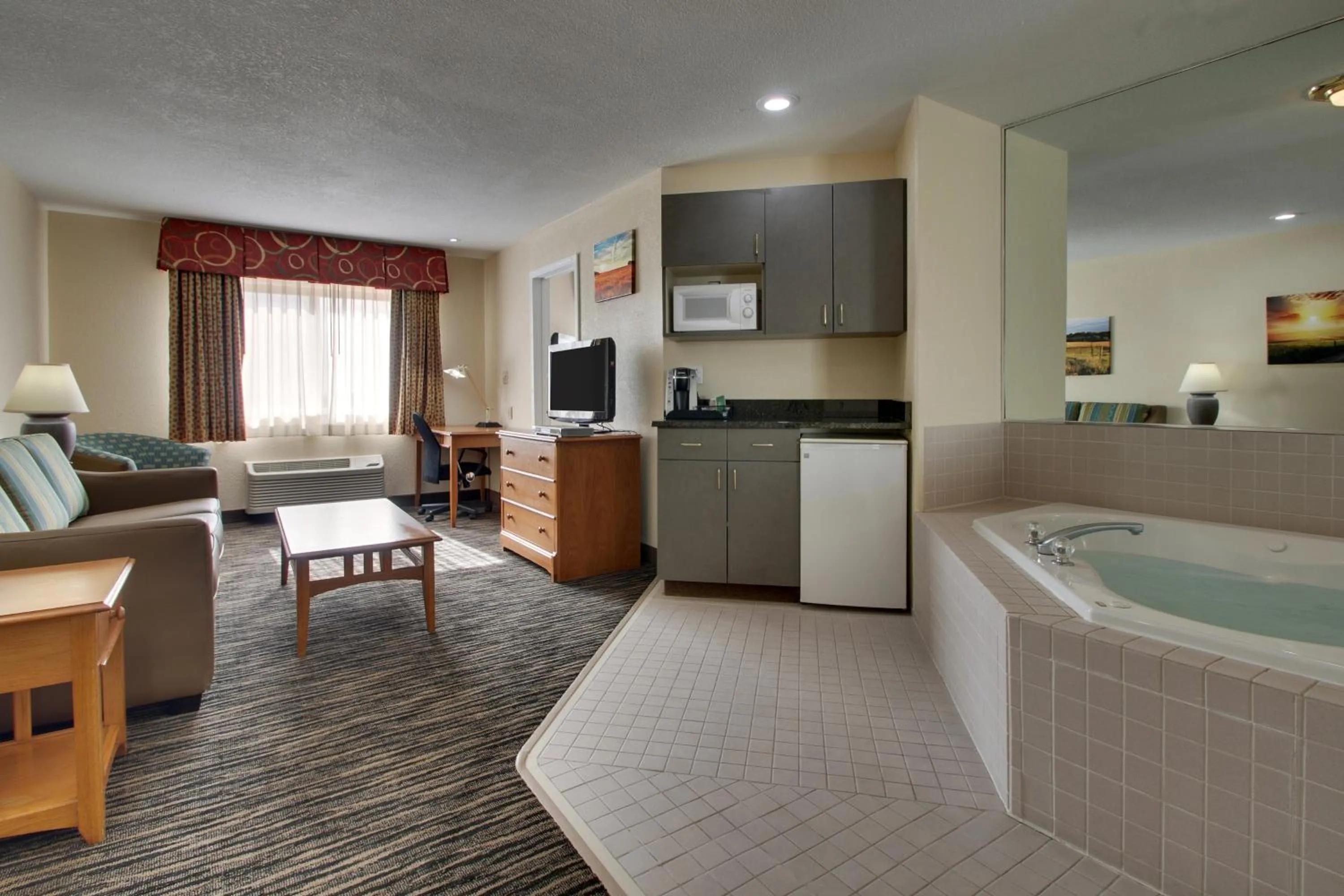 EverSpring Inn & Suites