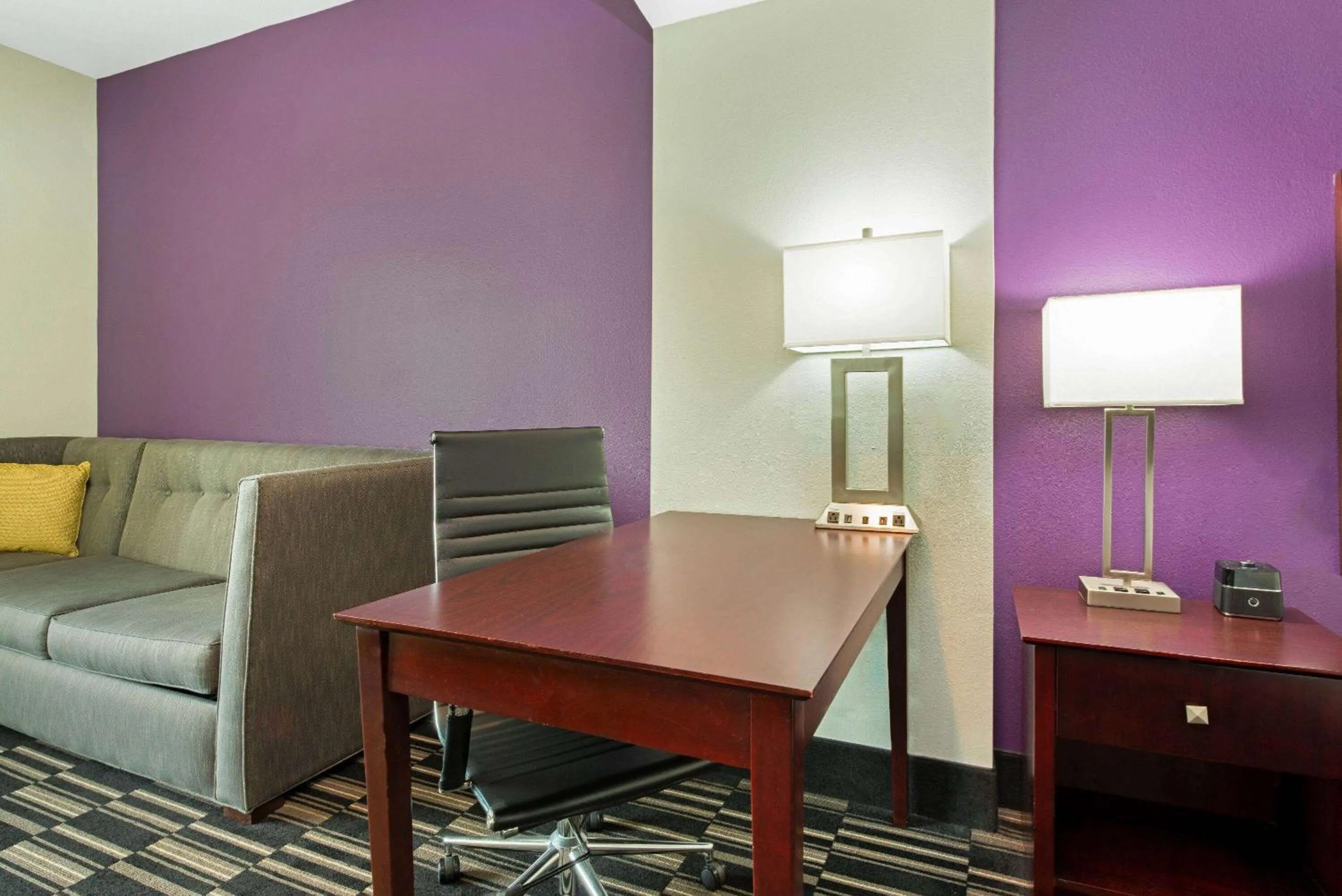 Photo of the whole room in La Quinta by Wyndham Bridge City-Orange