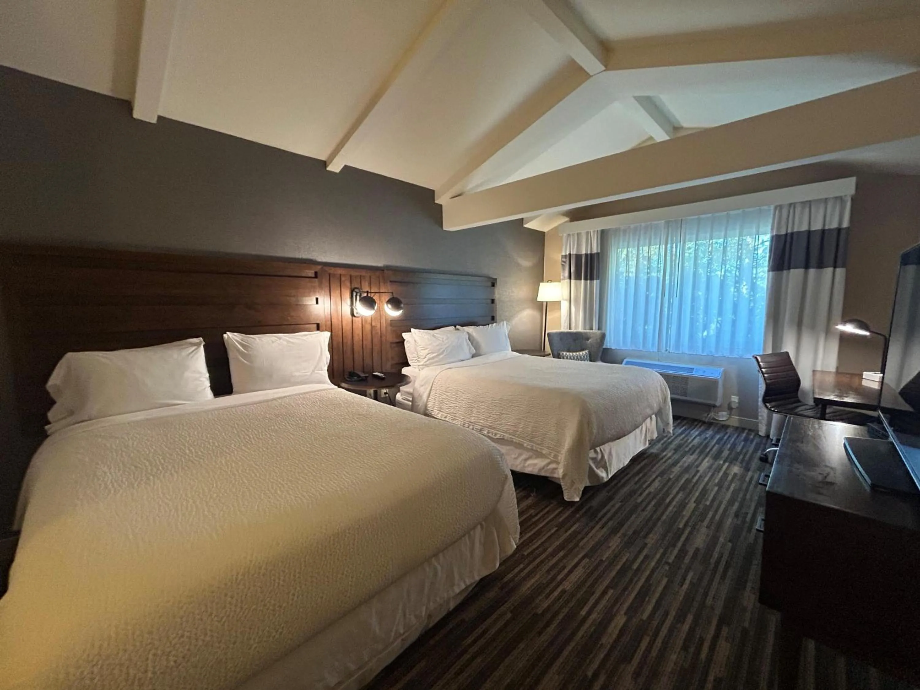 Bedroom, Bed in Best Western Premier Plainview-Long Island Hotel