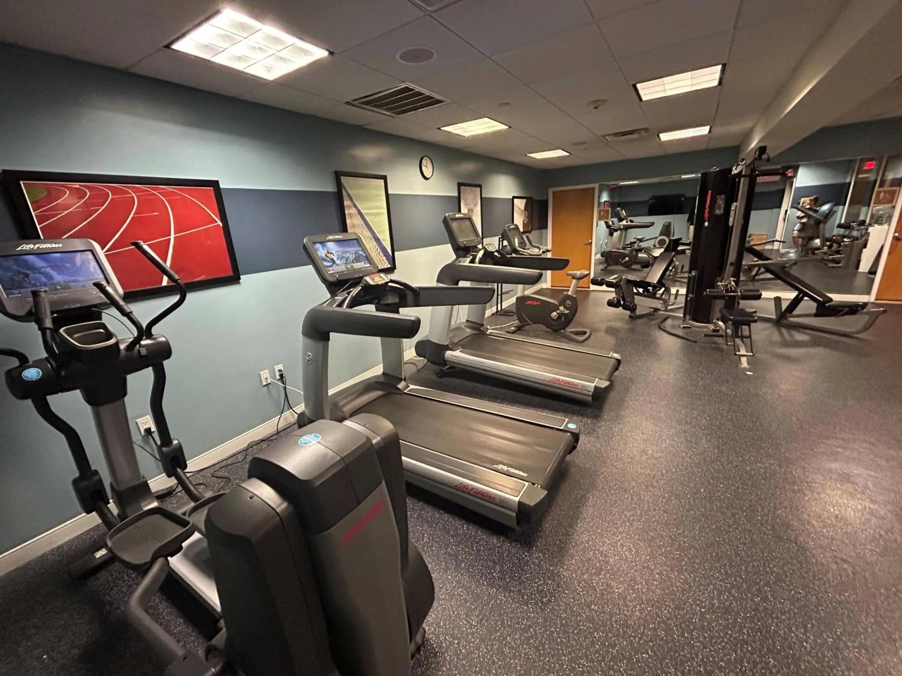 Fitness centre/facilities in Best Western Premier Plainview-Long Island Hotel