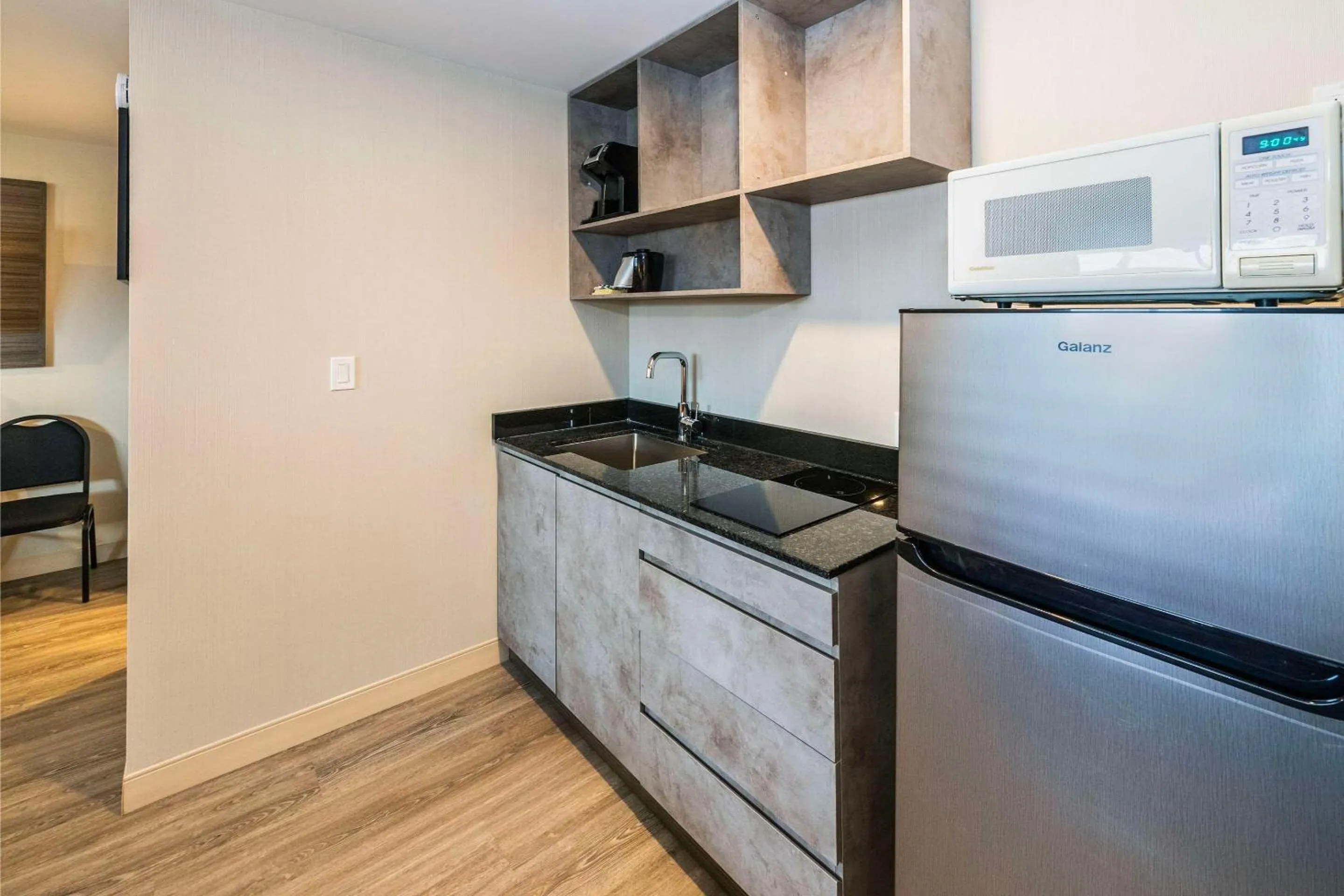 Bedroom in Econo Lodge Inn & Suites