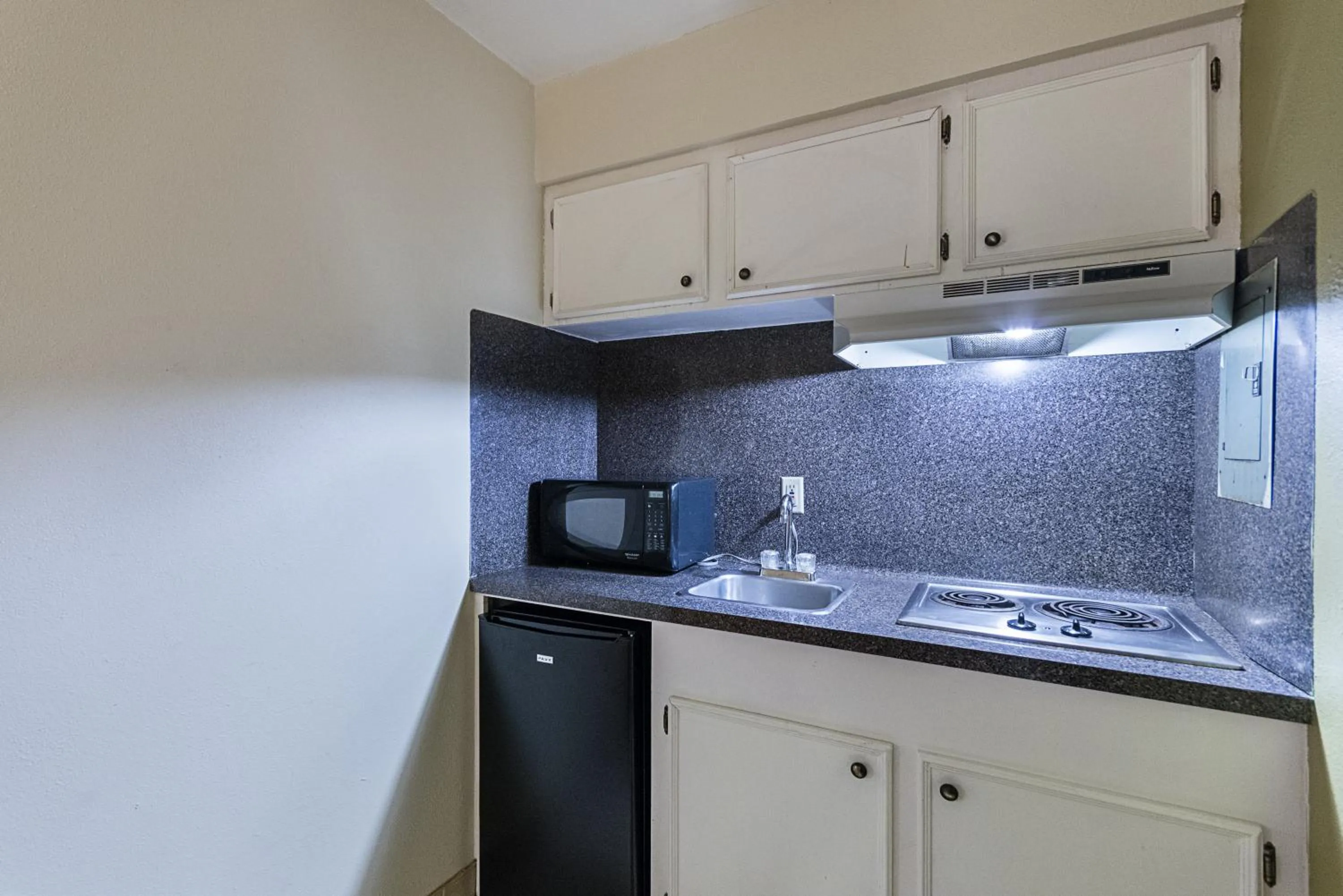 Kitchen or kitchenette in Motel 6-Livingston, TX