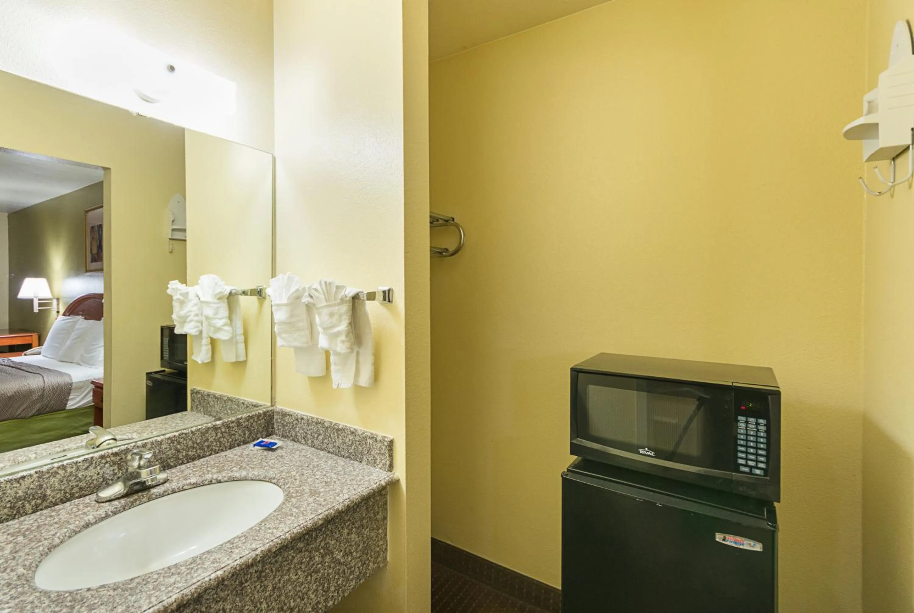 Area and facilities, Bed in Motel 6-Livingston, TX