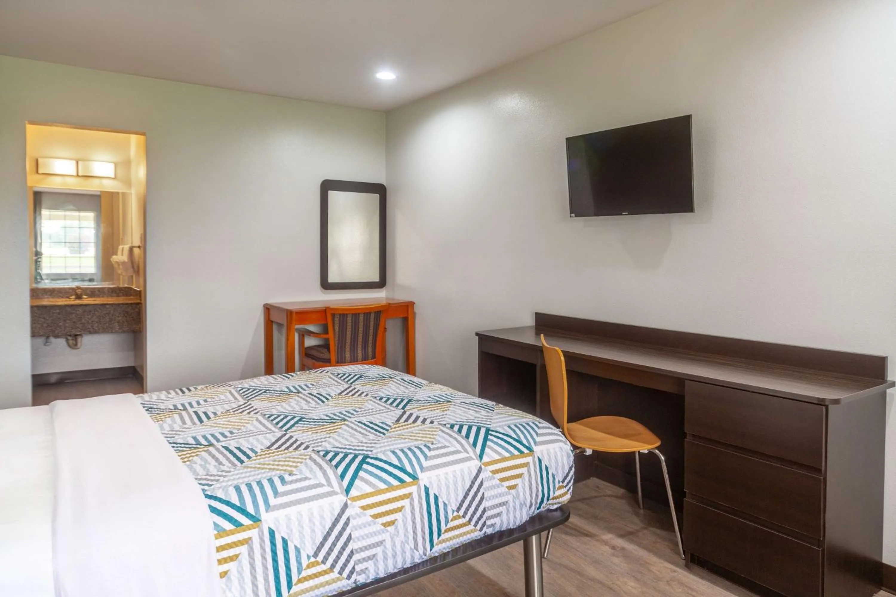 Bedroom, Bed in Motel 6-Livingston, TX