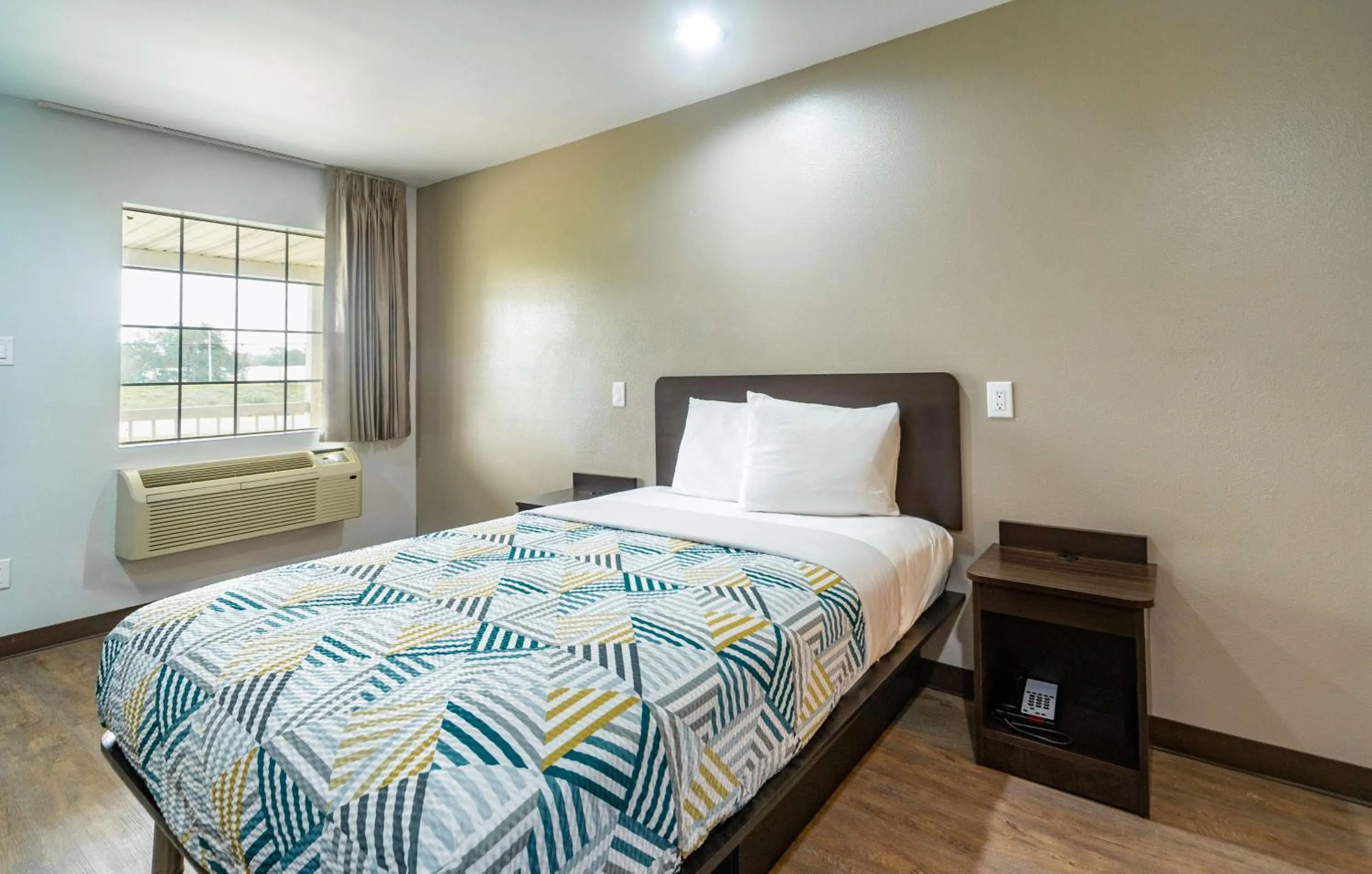 Bedroom, Bed in Motel 6-Livingston, TX