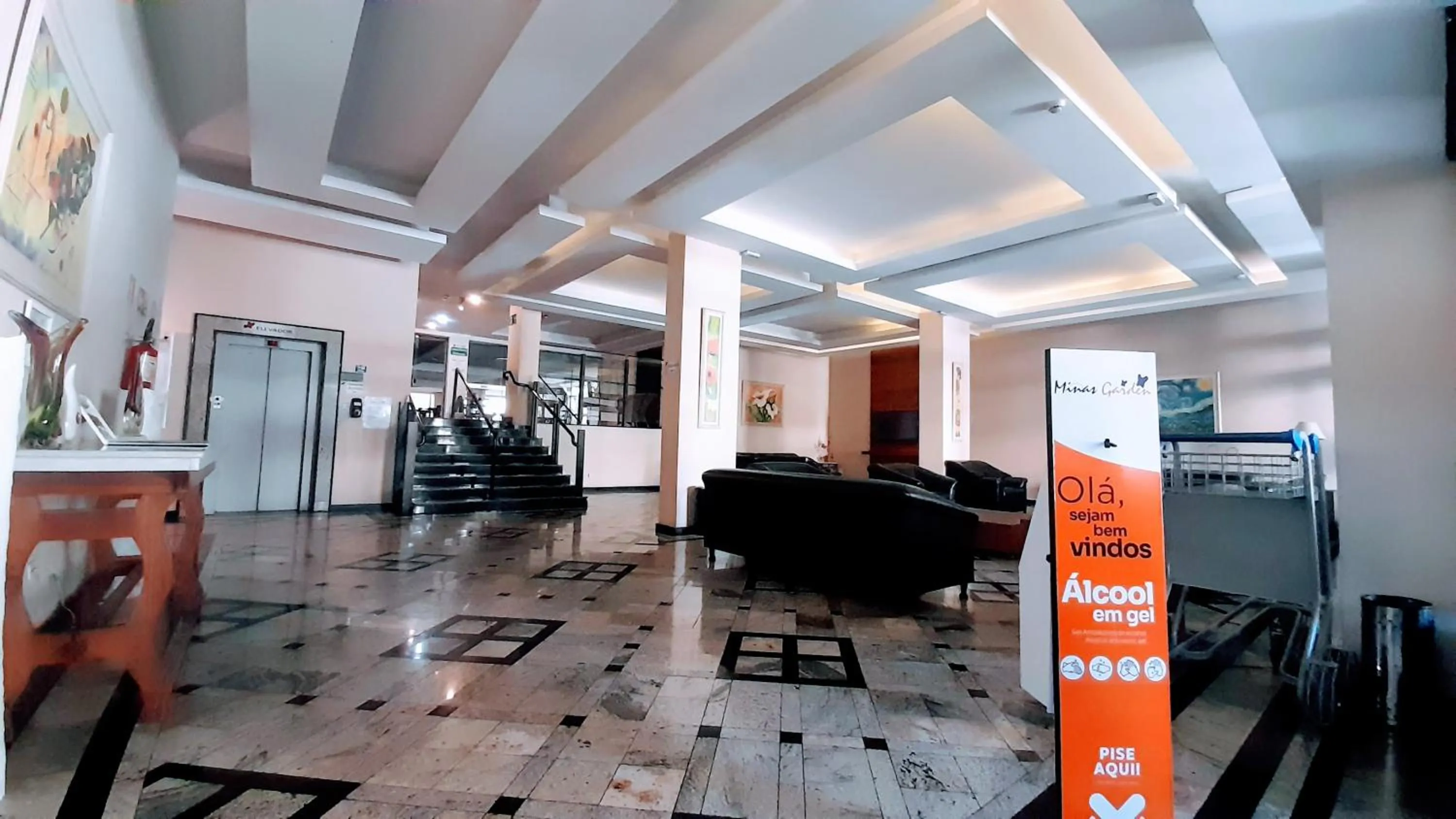 Communal lounge/ TV room in Minas Garden Hotel