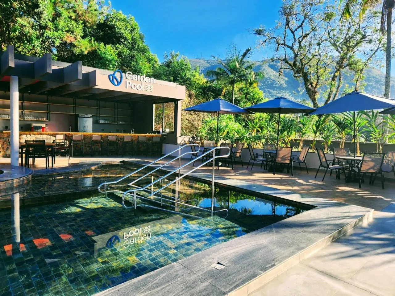 Swimming pool in Minas Garden Hotel