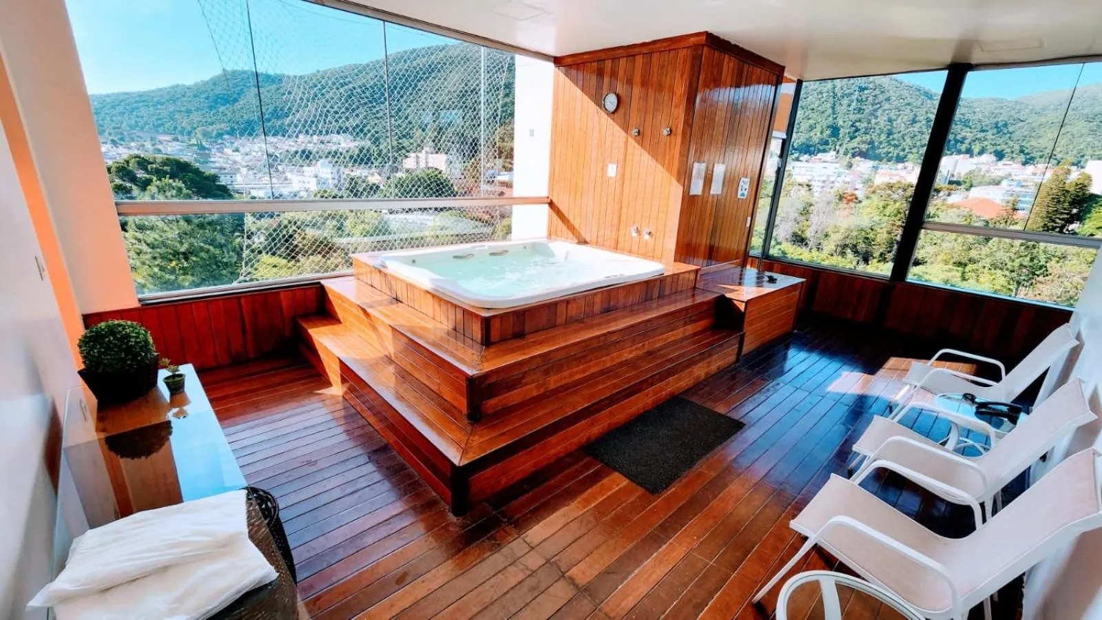 Hot Tub, Bed in Minas Garden Hotel