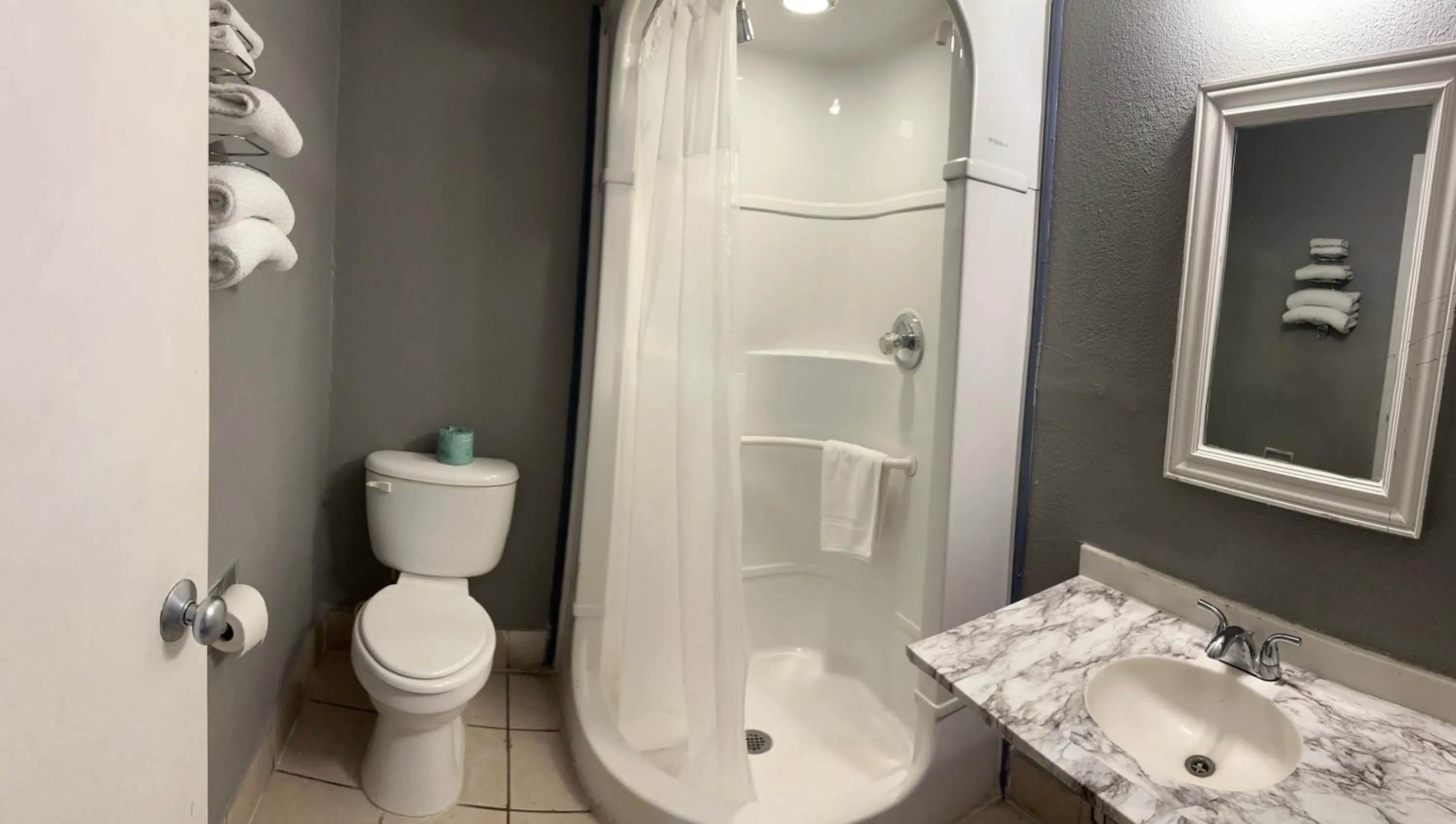 Shower in Americas Best Value Inn and Suites Groves