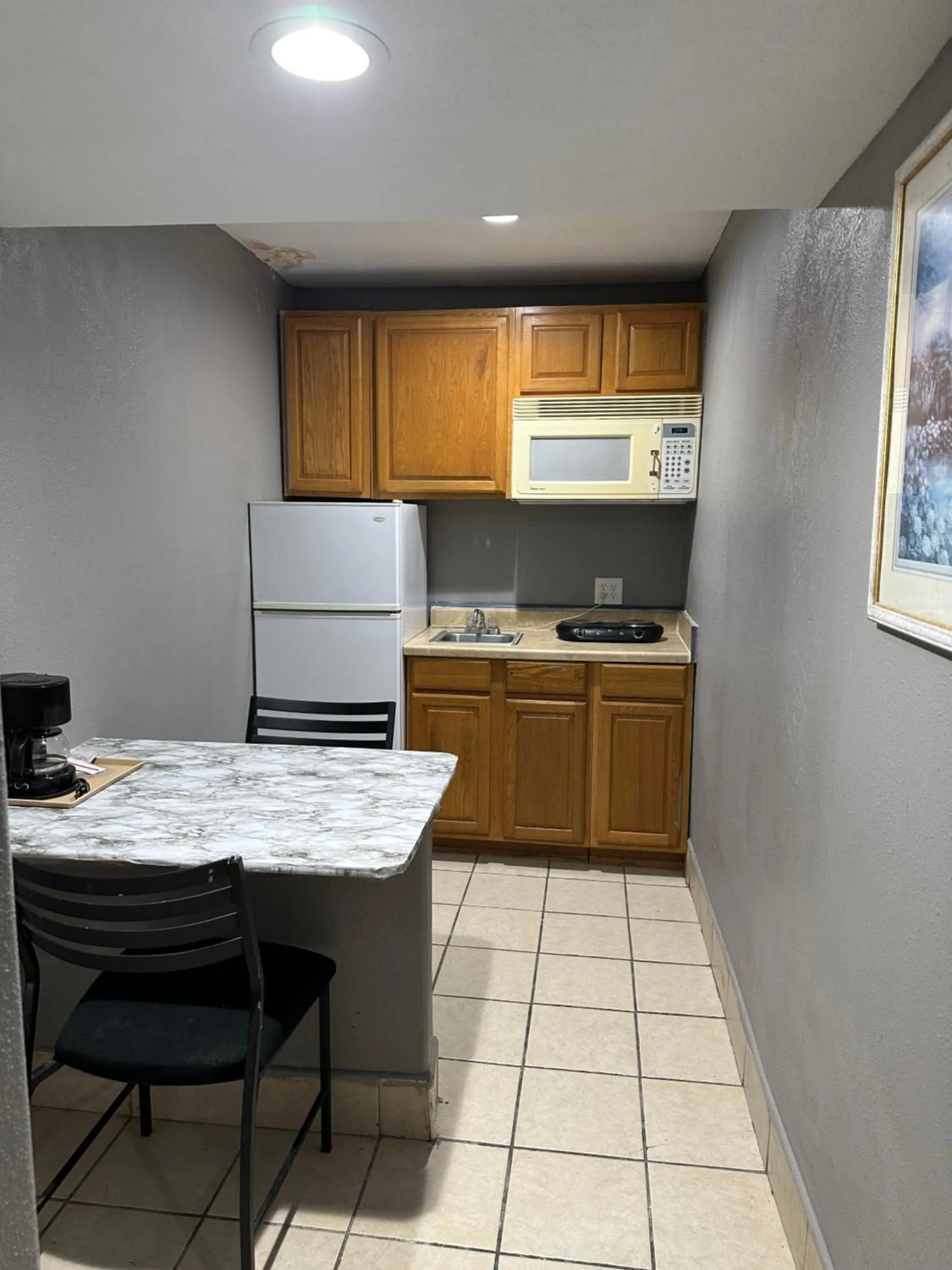 Kitchen or kitchenette in Americas Best Value Inn and Suites Groves