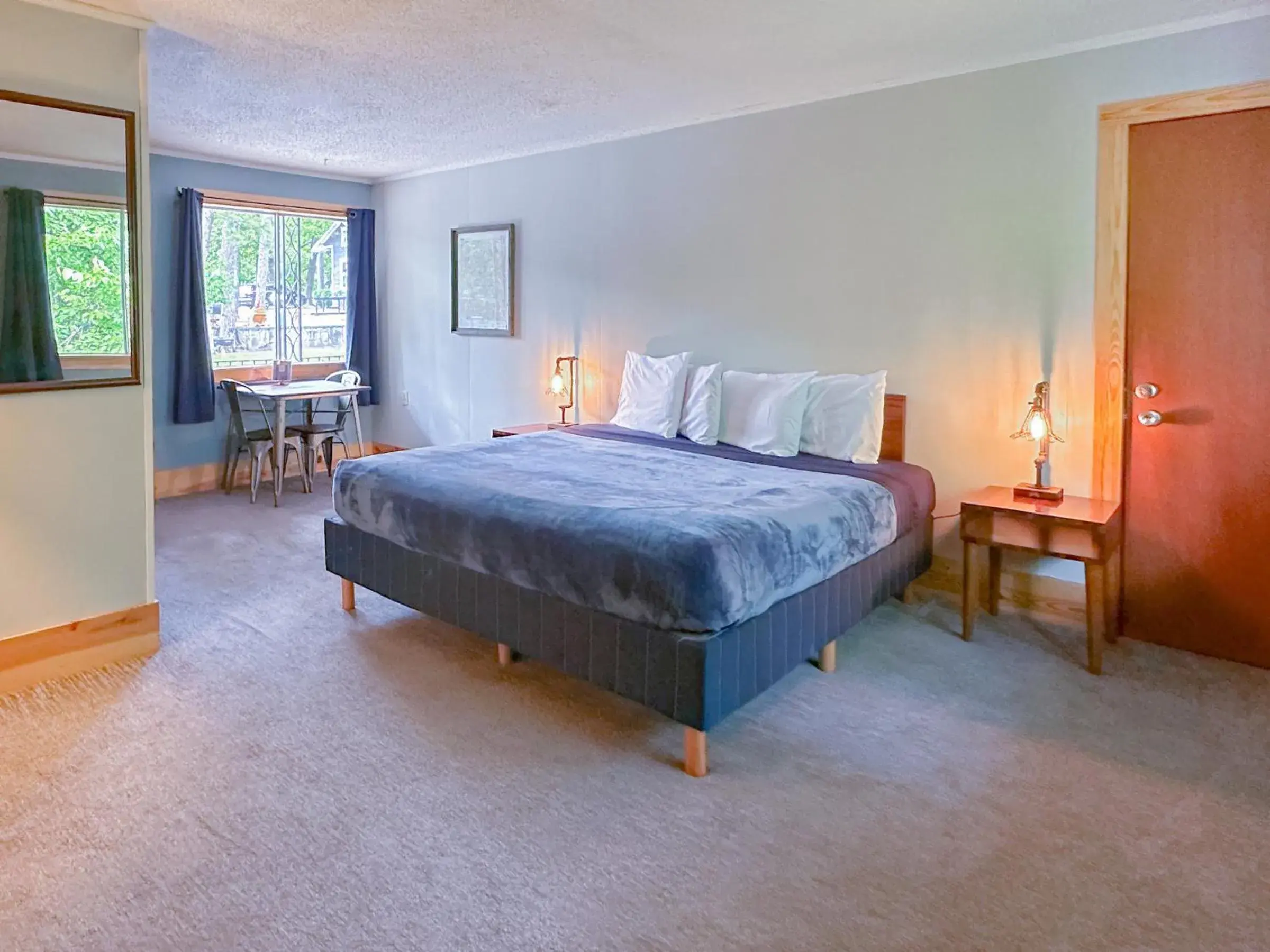 King Room in The Wanderoo Lodge King Room in The Wanderoo Lodge