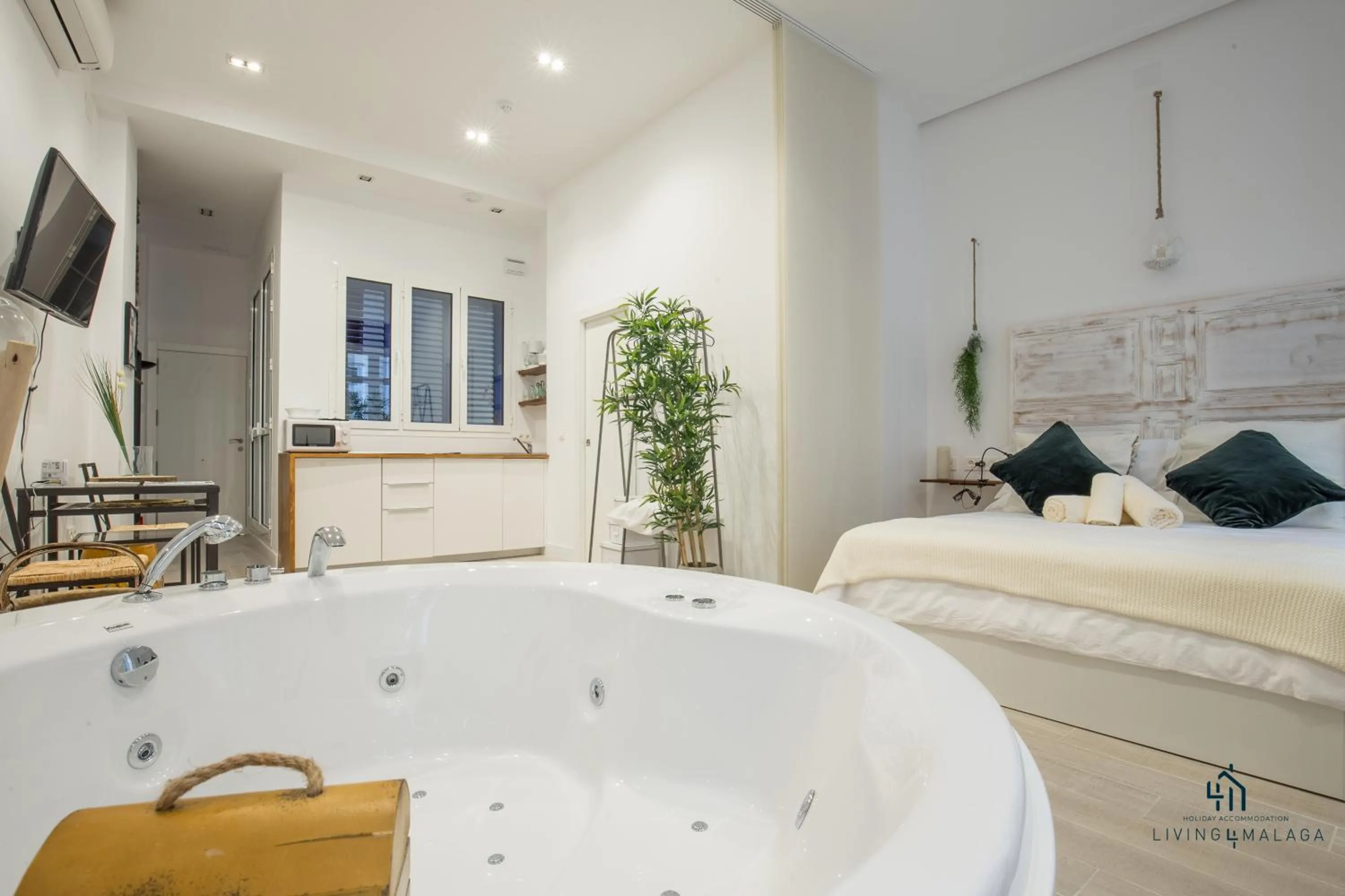 Bed in Living4Malaga Skyline Apartments