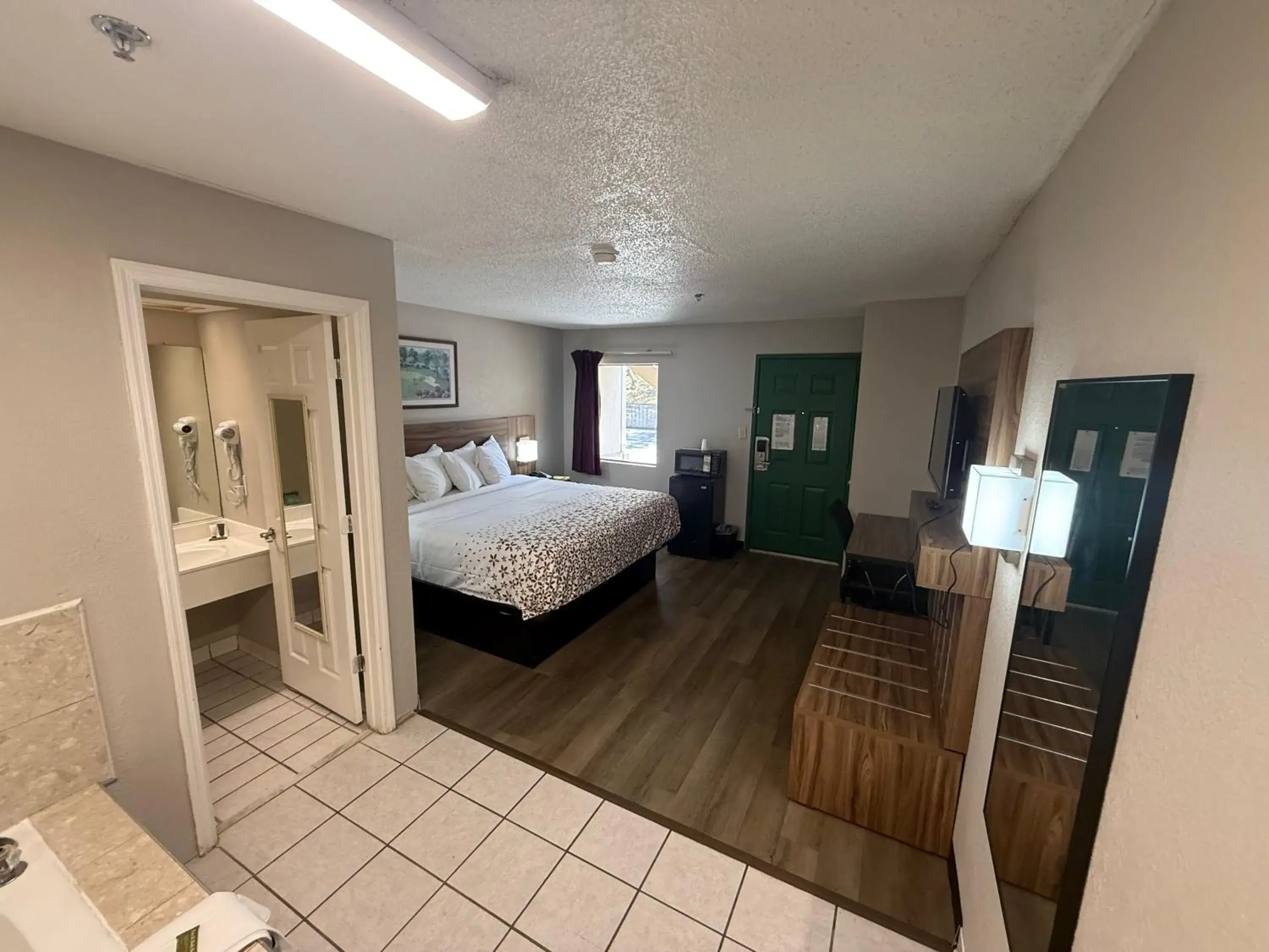 King Suite with Spa Bath - Non-Smoking in Country Hearth Inn & Suites Augusta King Suite with Spa Bath - Non-Smoking in Country Hearth Inn & Suites Augusta