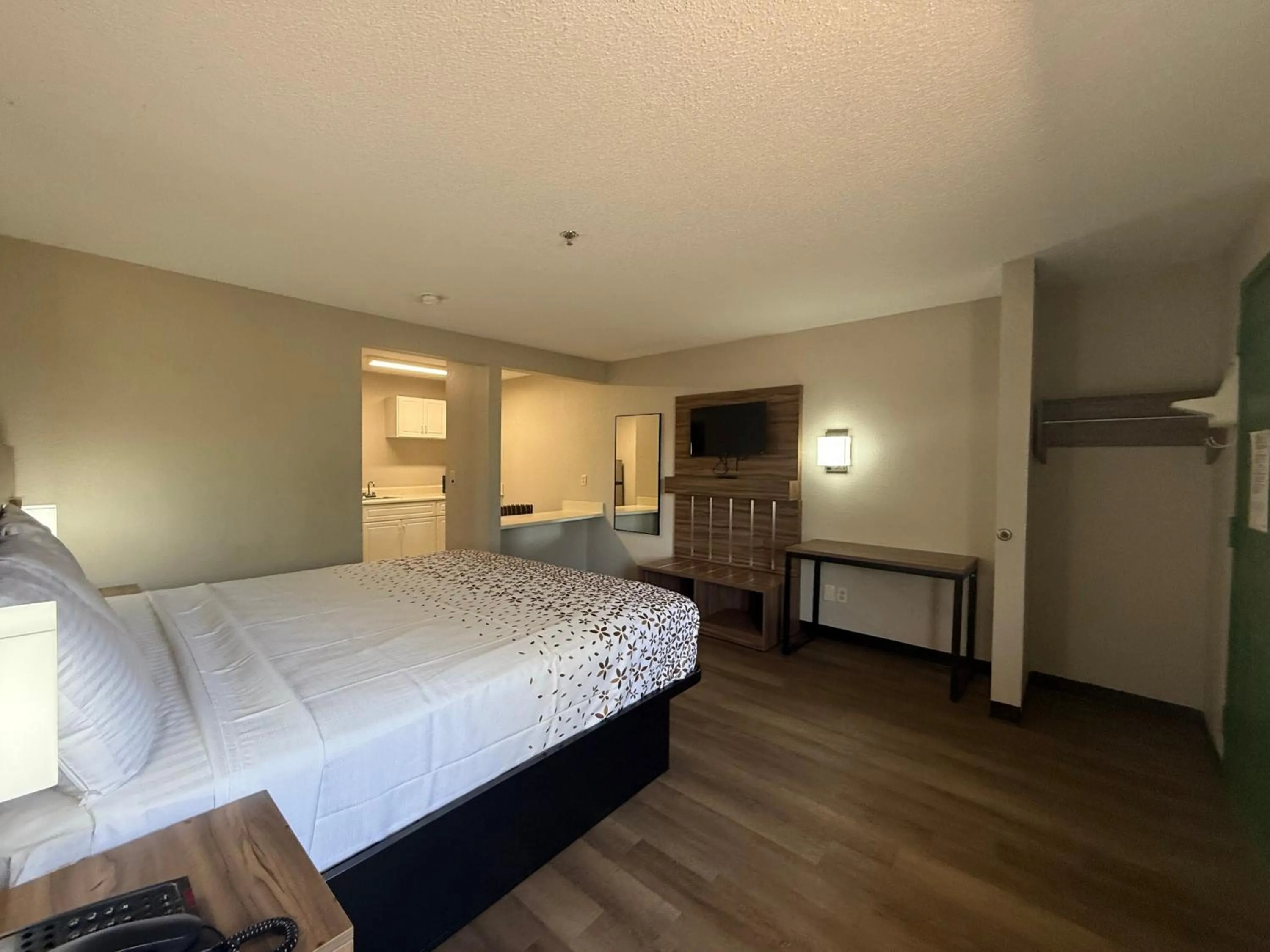 Bed in Country Hearth Inn & Suites Augusta