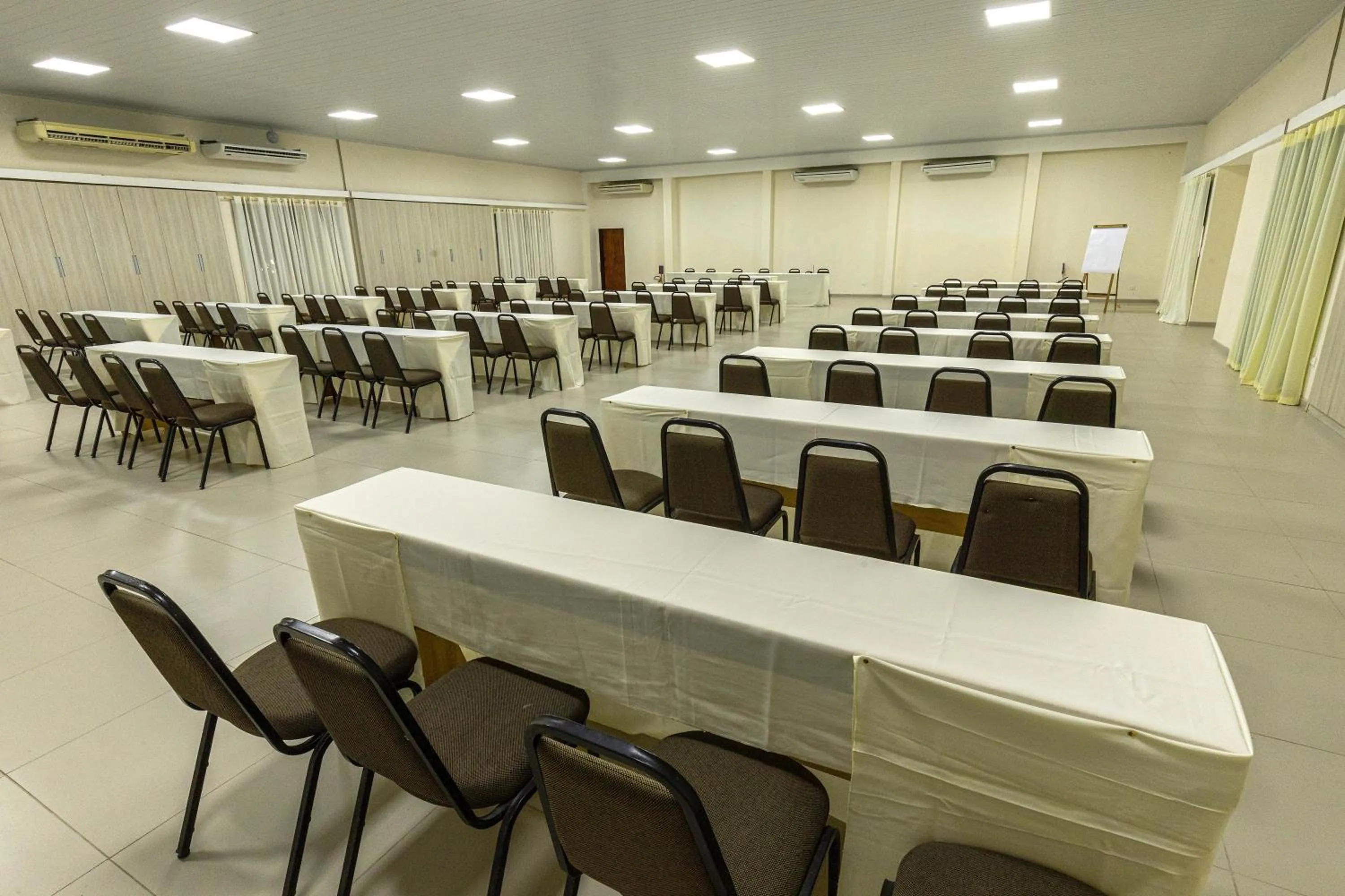 Meeting/conference room in Orange Praia Hotel