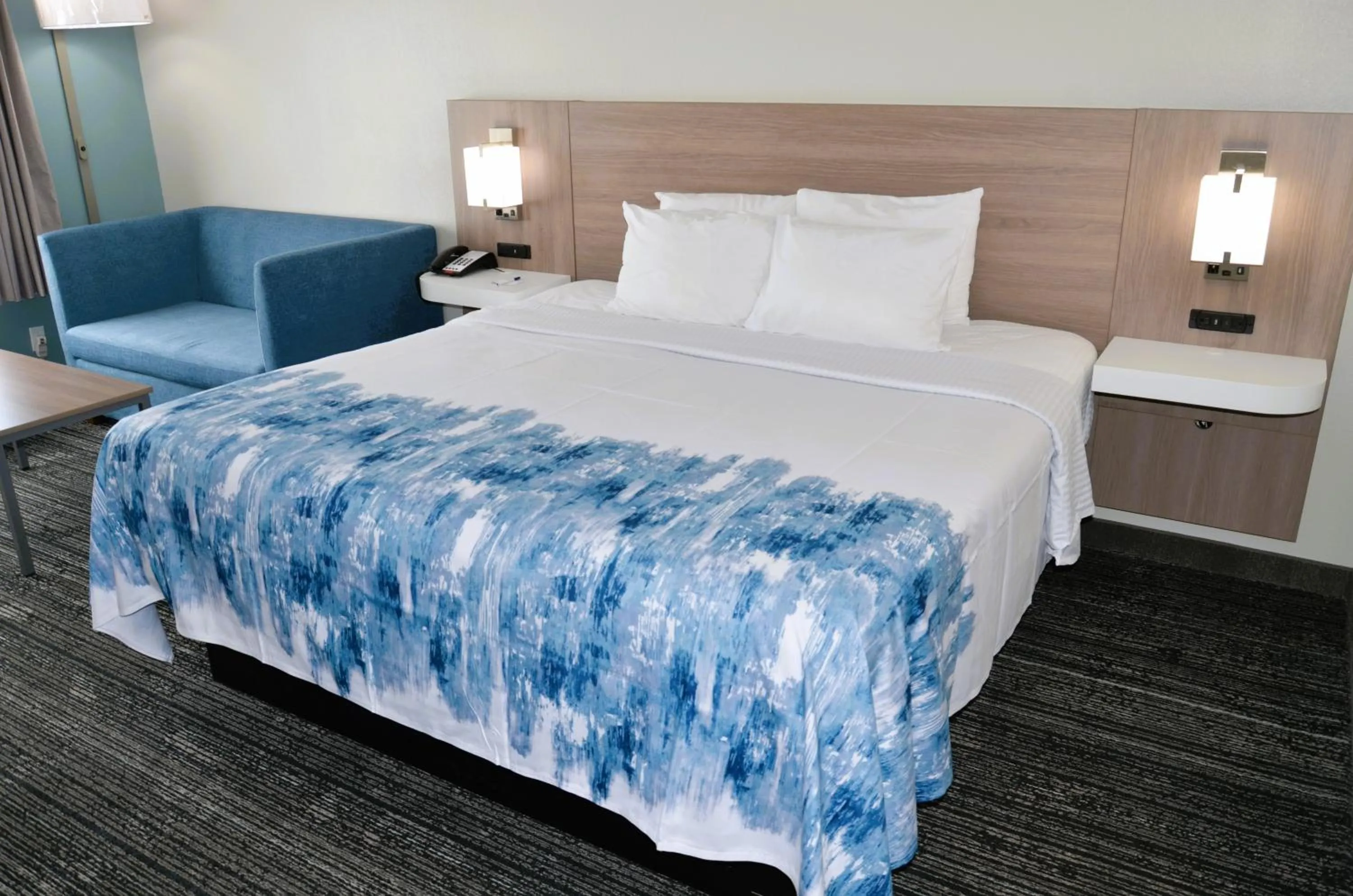 Bed in Americas Best Value Inn & Suites-Foley