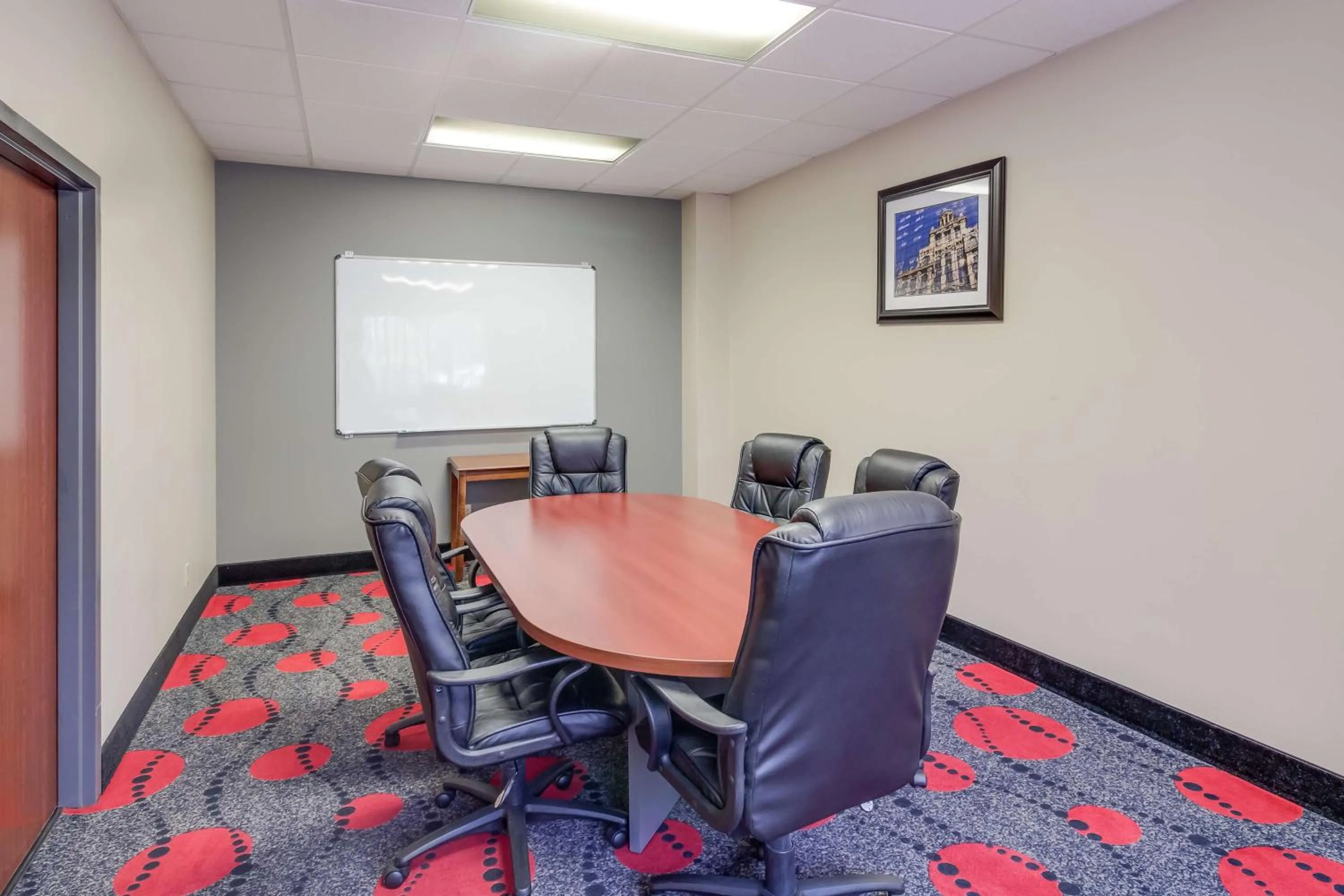 Bedroom in SureStay Plus Hotel by Best Western Houston Medical Center