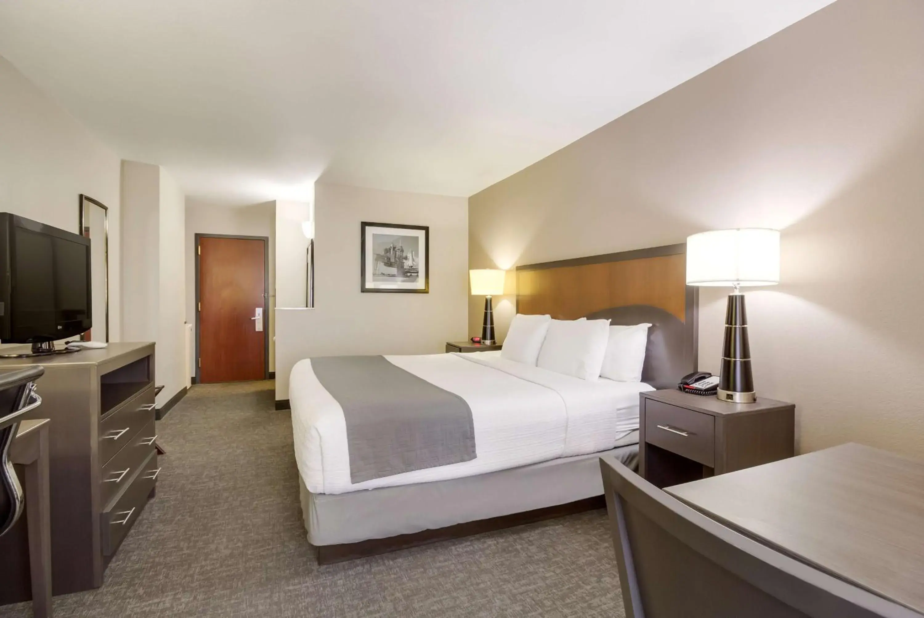 King Room in SureStay Plus Hotel by Best Western Houston Medical Center King Room in SureStay Plus Hotel by Best Western Houston Medical Center