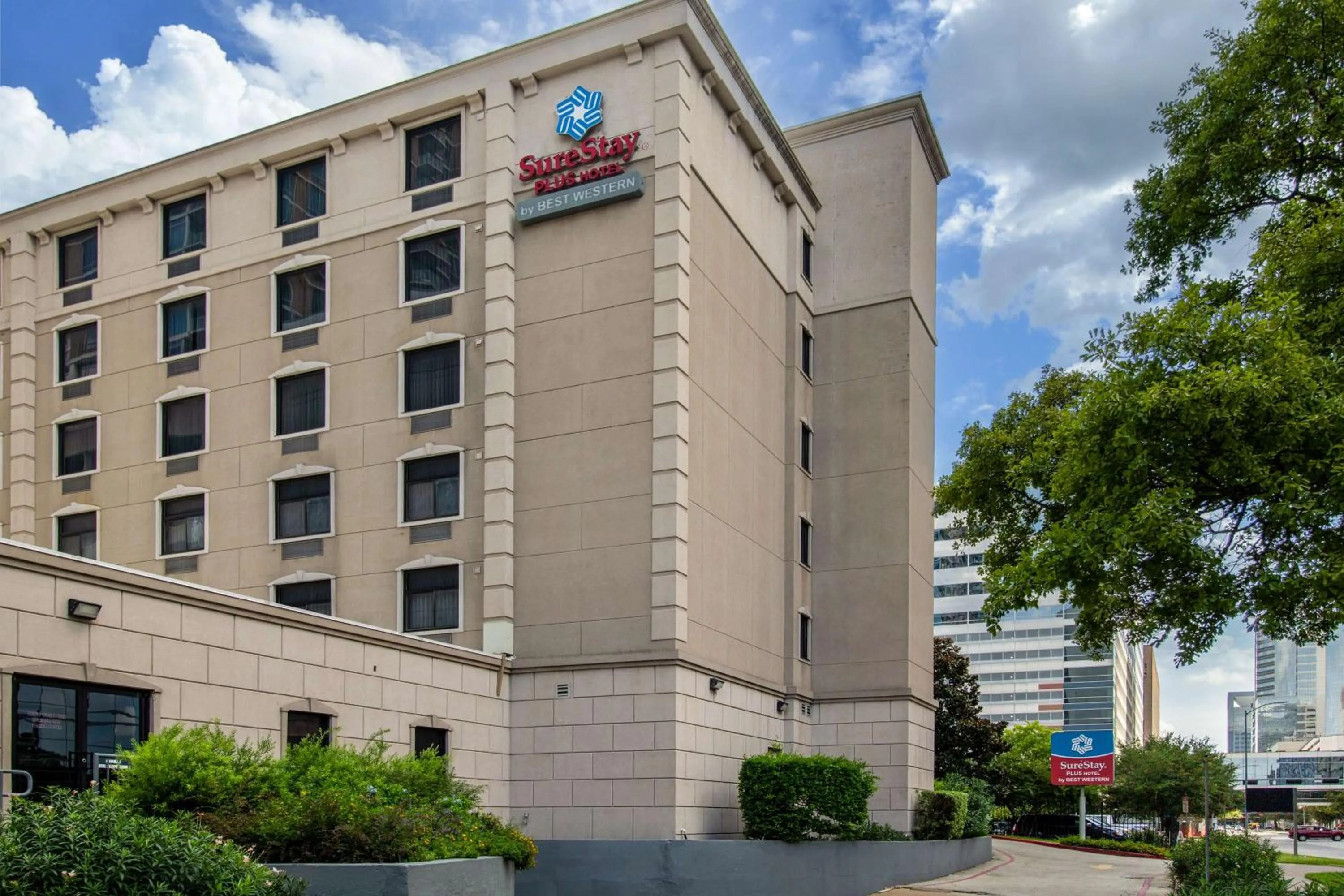 Property building in SureStay Plus Hotel by Best Western Houston Medical Center