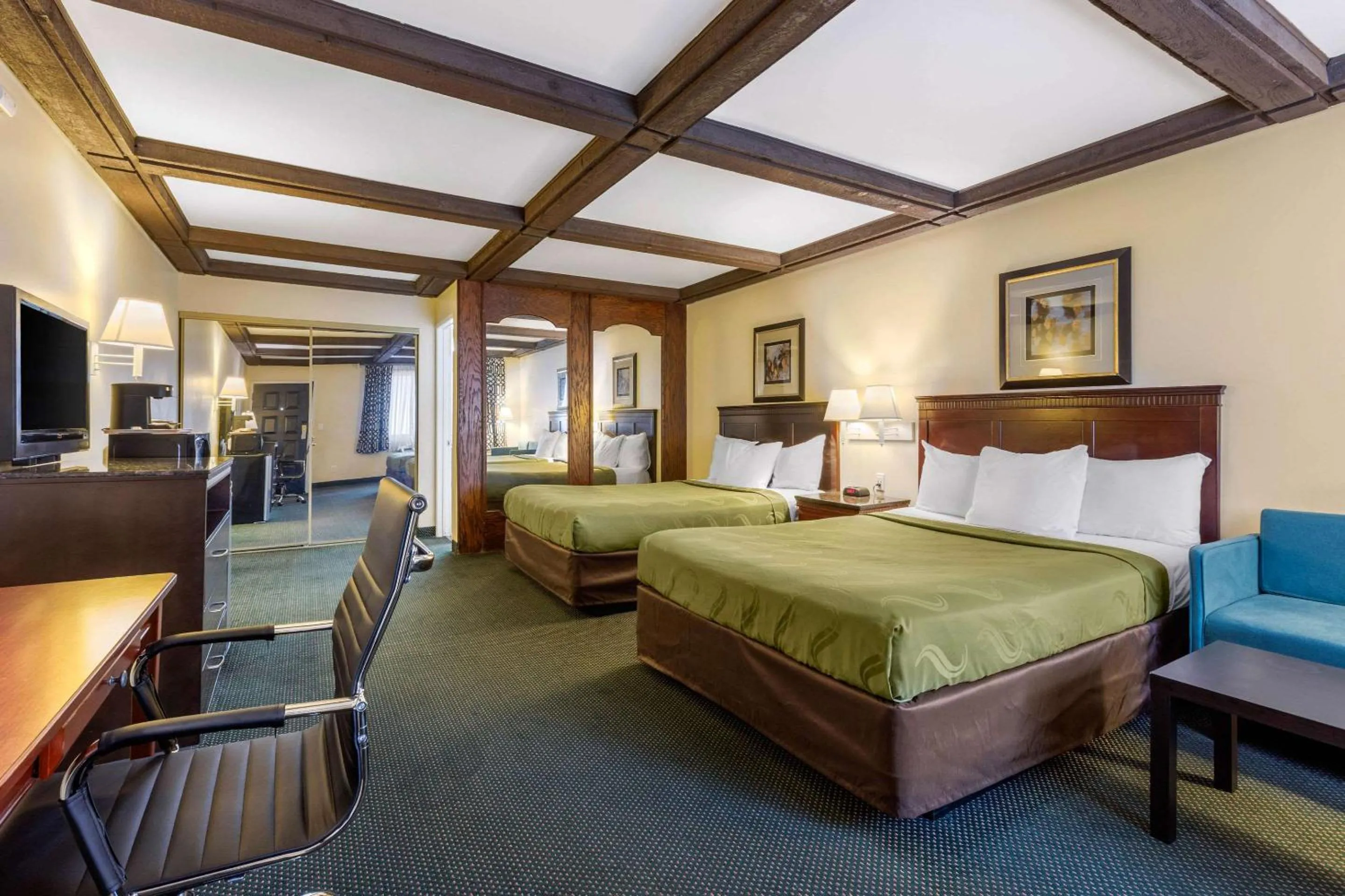 Photo of the whole room, Bed in Quality Inn