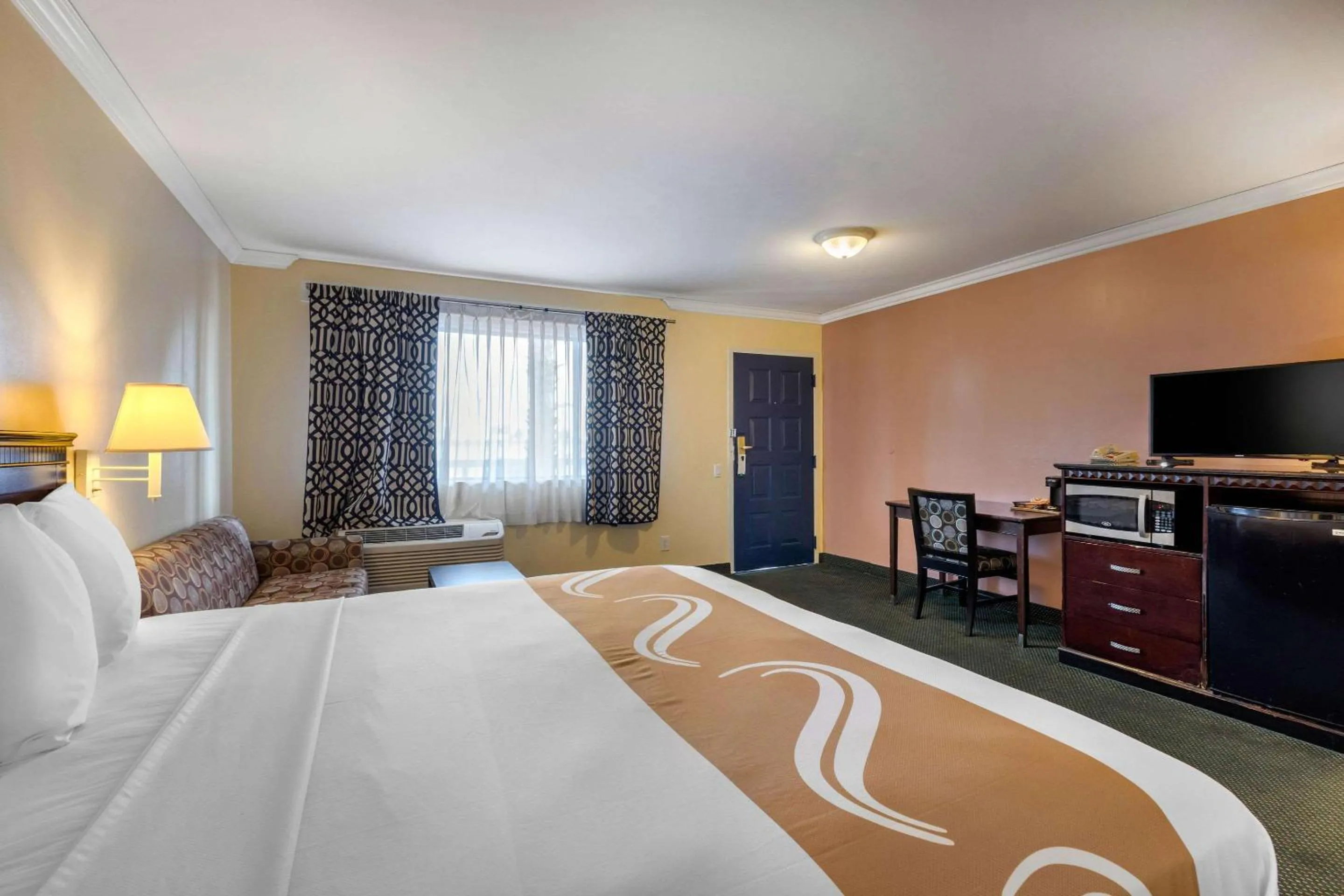 Photo of the whole room, Bed in Quality Inn