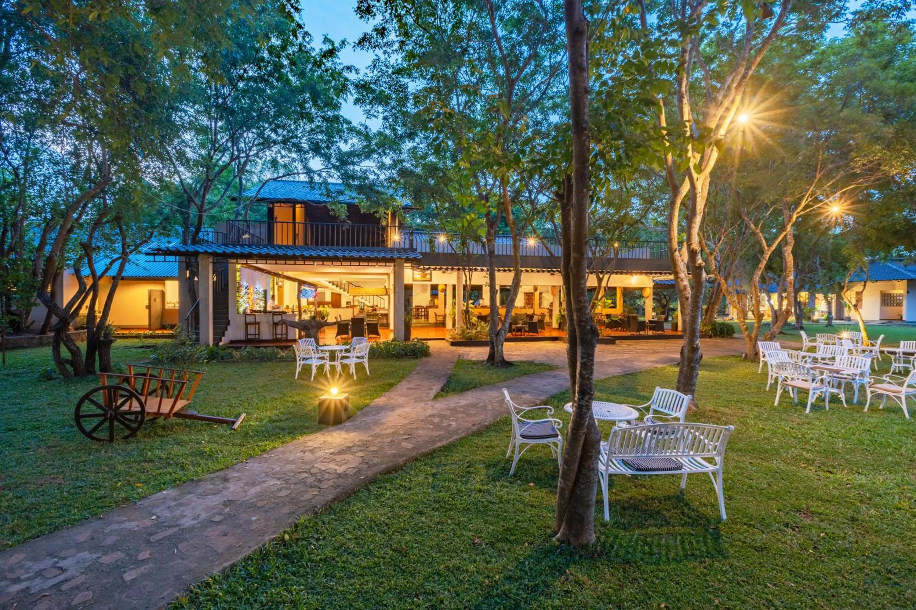 Restaurant/places to eat in Kassapa Lions Rock