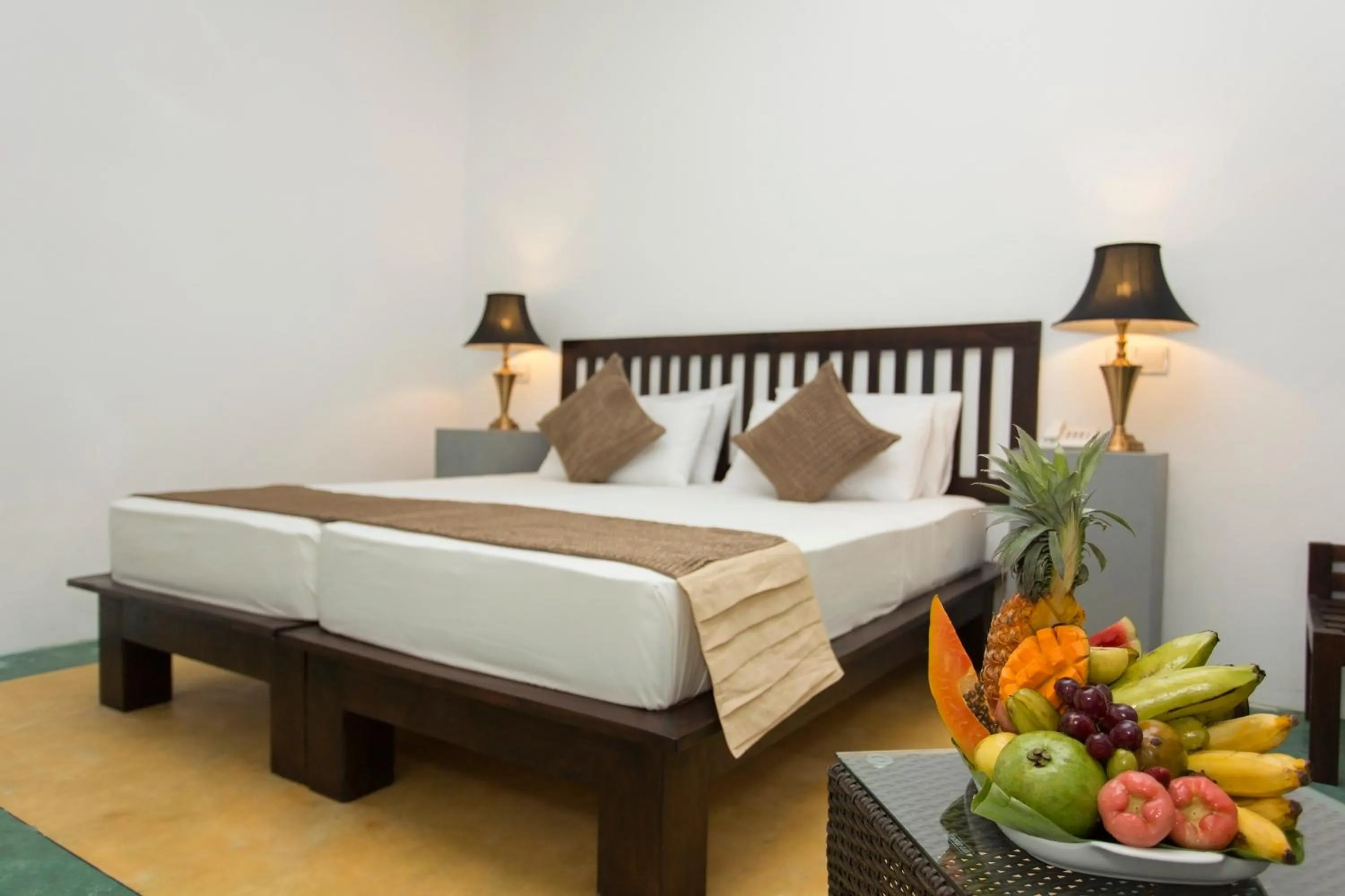 Photo of the whole room, Bed in Kassapa Lions Rock