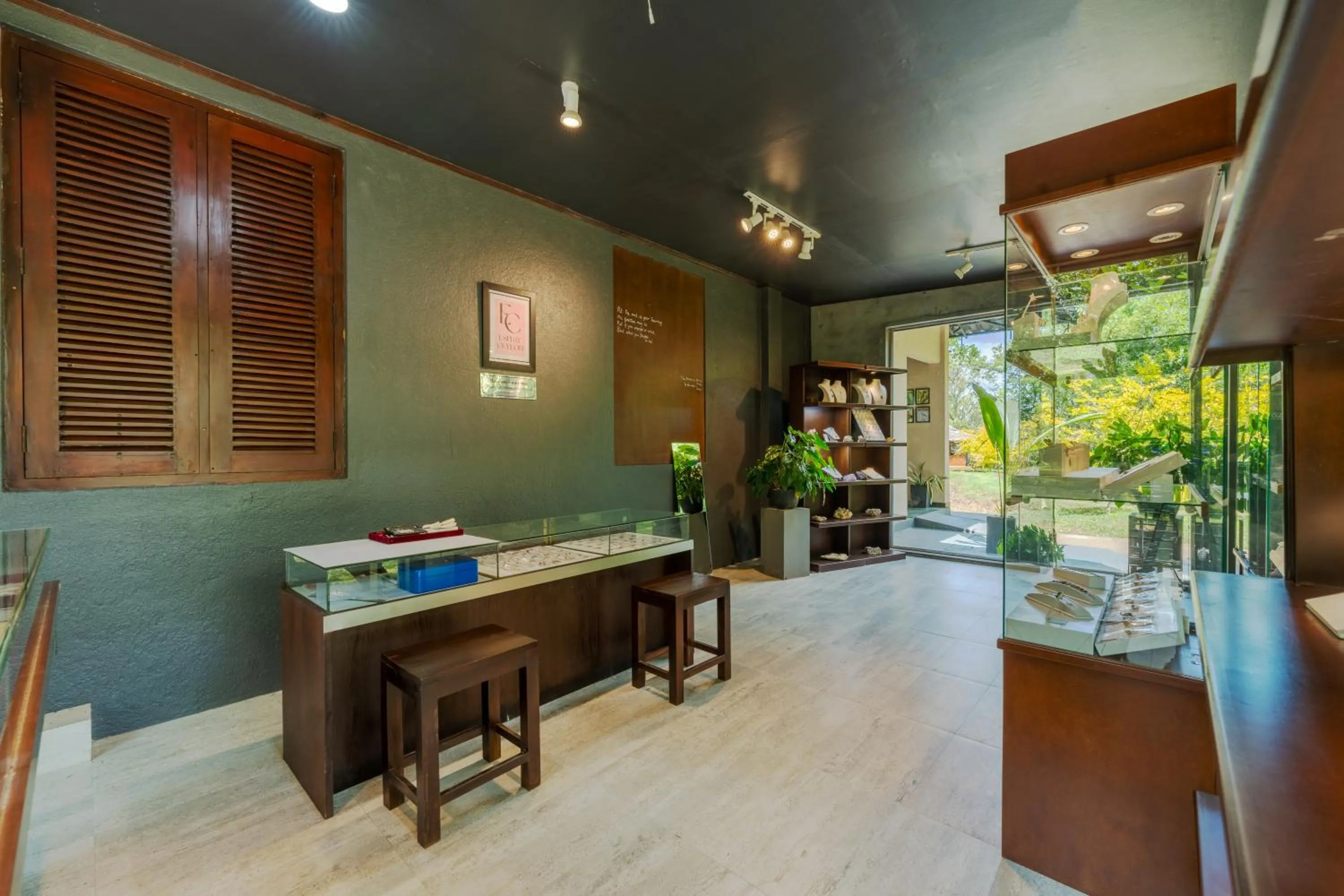 On-site shops in Kassapa Lions Rock